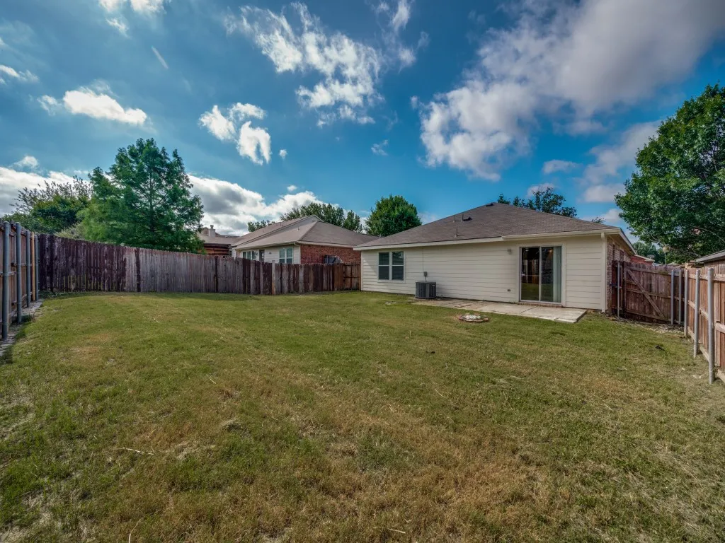 Single Family Residence For Sale in Denton County , 8821 CHISHOLM Trail, Cross Roads, Texas 76227, 3 Bedroom, 2 Bathroom, 2 Garage spaces, 1,585 Sqft, built in 2004, mls#21299914, Real Estate Agent in Cross Roads, Homes For Sale in Denton county, Homes For Sale in Cross Roads, Realtor in Cross Roads Texas, Real Estate Brokerage Independent Realty Texas, Luminita Cordes Realtor