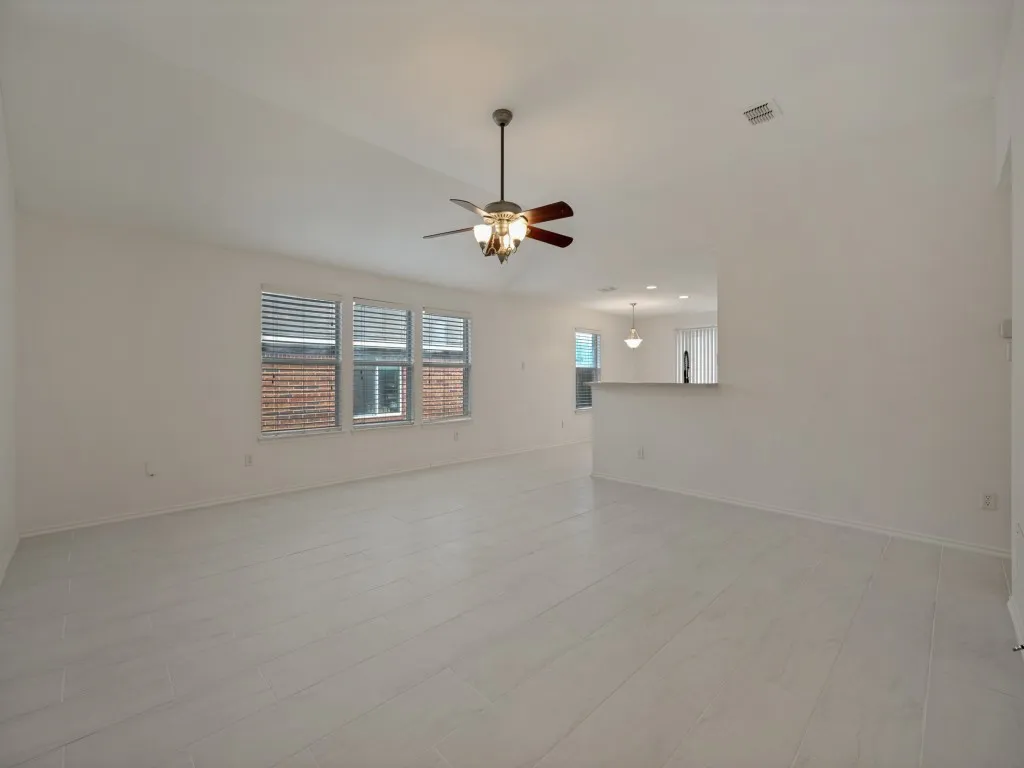 Single Family Residence For Sale in Denton County , 8821 CHISHOLM Trail, Cross Roads, Texas 76227, 3 Bedroom, 2 Bathroom, 2 Garage spaces, 1,585 Sqft, built in 2004, mls#21299914, Real Estate Agent in Cross Roads, Homes For Sale in Denton county, Homes For Sale in Cross Roads, Realtor in Cross Roads Texas, Real Estate Brokerage Independent Realty Texas, Luminita Cordes Realtor