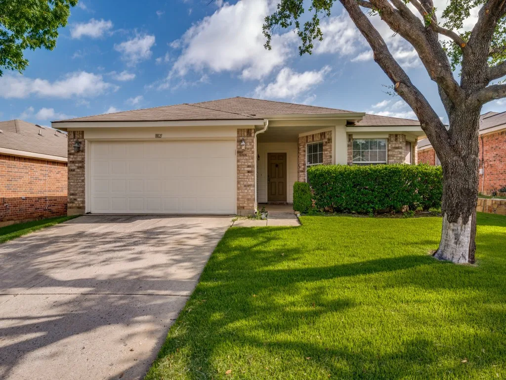 Single Family Residence For Sale in Denton County , 8821 CHISHOLM Trail, Cross Roads, Texas 76227, 3 Bedroom, 2 Bathroom, 2 Garage spaces, 1,585 Sqft, built in 2004, mls#21299914, Real Estate Agent in Cross Roads, Homes For Sale in Denton county, Homes For Sale in Cross Roads, Realtor in Cross Roads Texas, Real Estate Brokerage Independent Realty Texas, Luminita Cordes Realtor