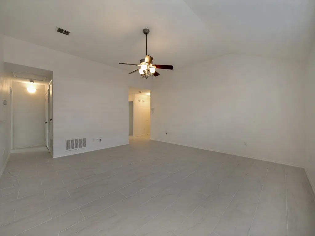 Single Family Residence For Sale in Denton County , 8821 CHISHOLM Trail, Cross Roads, Texas 76227, 3 Bedroom, 2 Bathroom, 2 Garage spaces, 1,585 Sqft, built in 2004, mls#21299914, Real Estate Agent in Cross Roads, Homes For Sale in Denton county, Homes For Sale in Cross Roads, Realtor in Cross Roads Texas, Real Estate Brokerage Independent Realty Texas, Luminita Cordes Realtor