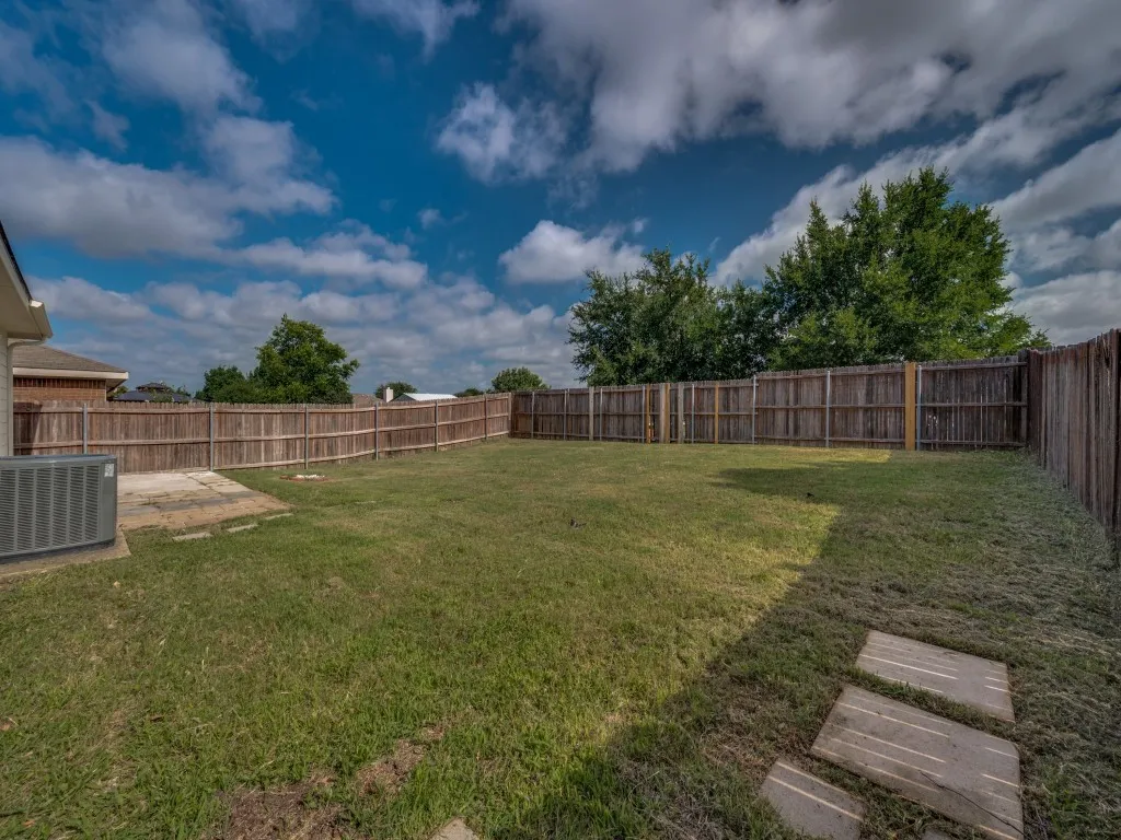 Single Family Residence For Sale in Denton County , 8821 CHISHOLM Trail, Cross Roads, Texas 76227, 3 Bedroom, 2 Bathroom, 2 Garage spaces, 1,585 Sqft, built in 2004, mls#21299914, Real Estate Agent in Cross Roads, Homes For Sale in Denton county, Homes For Sale in Cross Roads, Realtor in Cross Roads Texas, Real Estate Brokerage Independent Realty Texas, Luminita Cordes Realtor