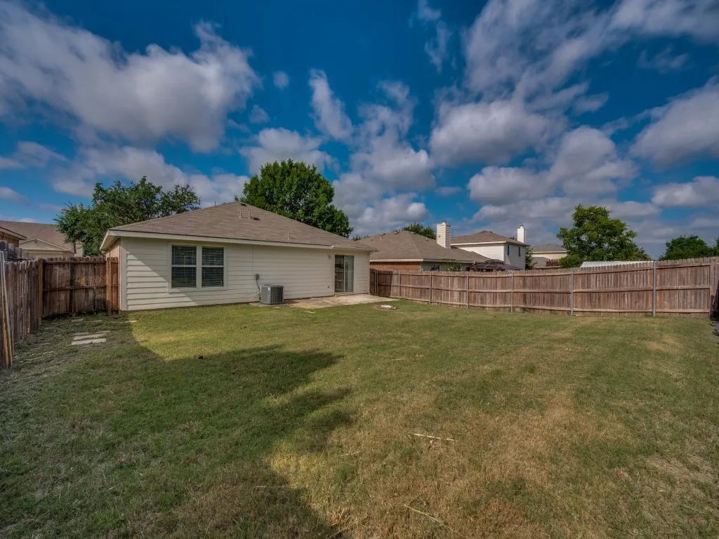 Single Family Residence For Sale in Denton County , 8821 CHISHOLM Trail, Cross Roads, Texas 76227, 3 Bedroom, 2 Bathroom, 2 Garage spaces, 1,585 Sqft, built in 2004, mls#21299914, Real Estate Agent in Cross Roads, Homes For Sale in Denton county, Homes For Sale in Cross Roads, Realtor in Cross Roads Texas, Real Estate Brokerage Independent Realty Texas, Luminita Cordes Realtor