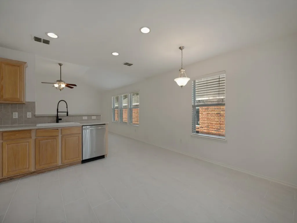 Single Family Residence For Sale in Denton County , 8821 CHISHOLM Trail, Cross Roads, Texas 76227, 3 Bedroom, 2 Bathroom, 2 Garage spaces, 1,585 Sqft, built in 2004, mls#21299914, Real Estate Agent in Cross Roads, Homes For Sale in Denton county, Homes For Sale in Cross Roads, Realtor in Cross Roads Texas, Real Estate Brokerage Independent Realty Texas, Luminita Cordes Realtor