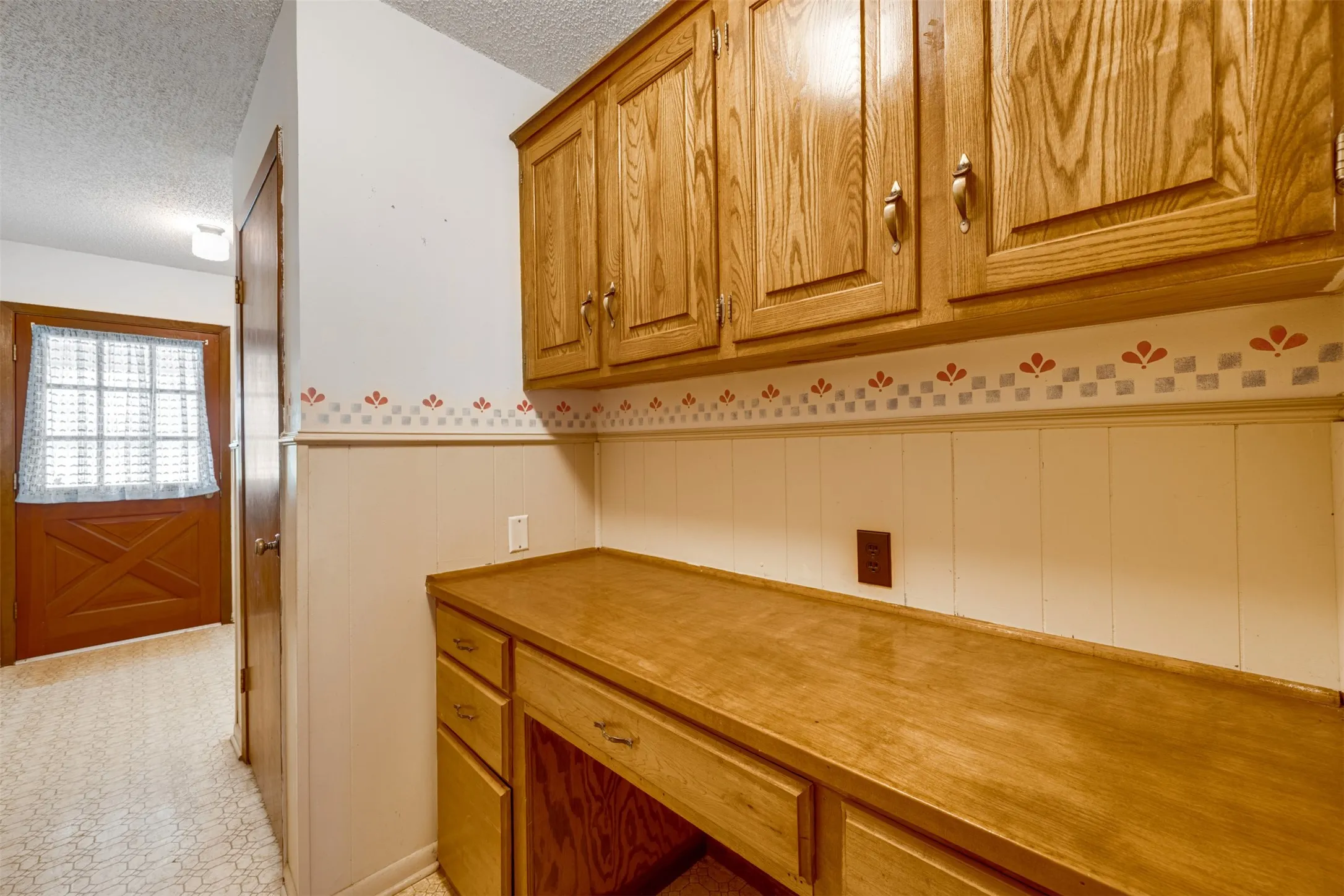 Single Family Residence For Sale in Smith County , 8798 Hill N Dale Road, Tyler, Texas 75709, 3 Bedroom, 2 Bathroom, 3 Garage spaces, 2,079 Sqft, built in 1980, mls#21298104, Real Estate Agent in Tyler, Homes For Sale in Smith county, Homes For Sale in Tyler, Realtor in Tyler Texas, Real Estate Brokerage Independent Realty Texas, Luminita Cordes Realtor