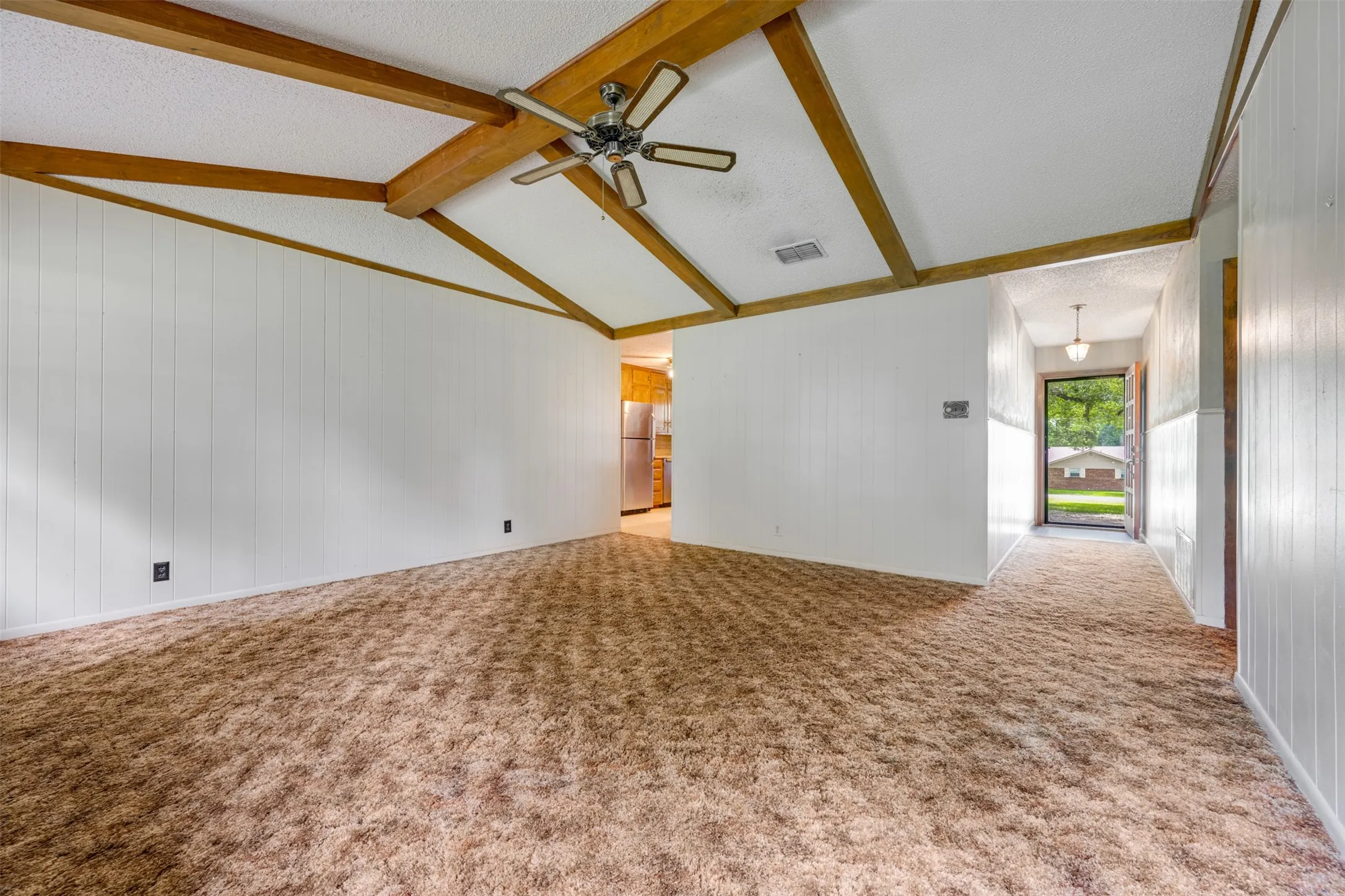 Single Family Residence For Sale in Smith County , 8798 Hill N Dale Road, Tyler, Texas 75709, 3 Bedroom, 2 Bathroom, 3 Garage spaces, 2,079 Sqft, built in 1980, mls#21298104, Real Estate Agent in Tyler, Homes For Sale in Smith county, Homes For Sale in Tyler, Realtor in Tyler Texas, Real Estate Brokerage Independent Realty Texas, Luminita Cordes Realtor