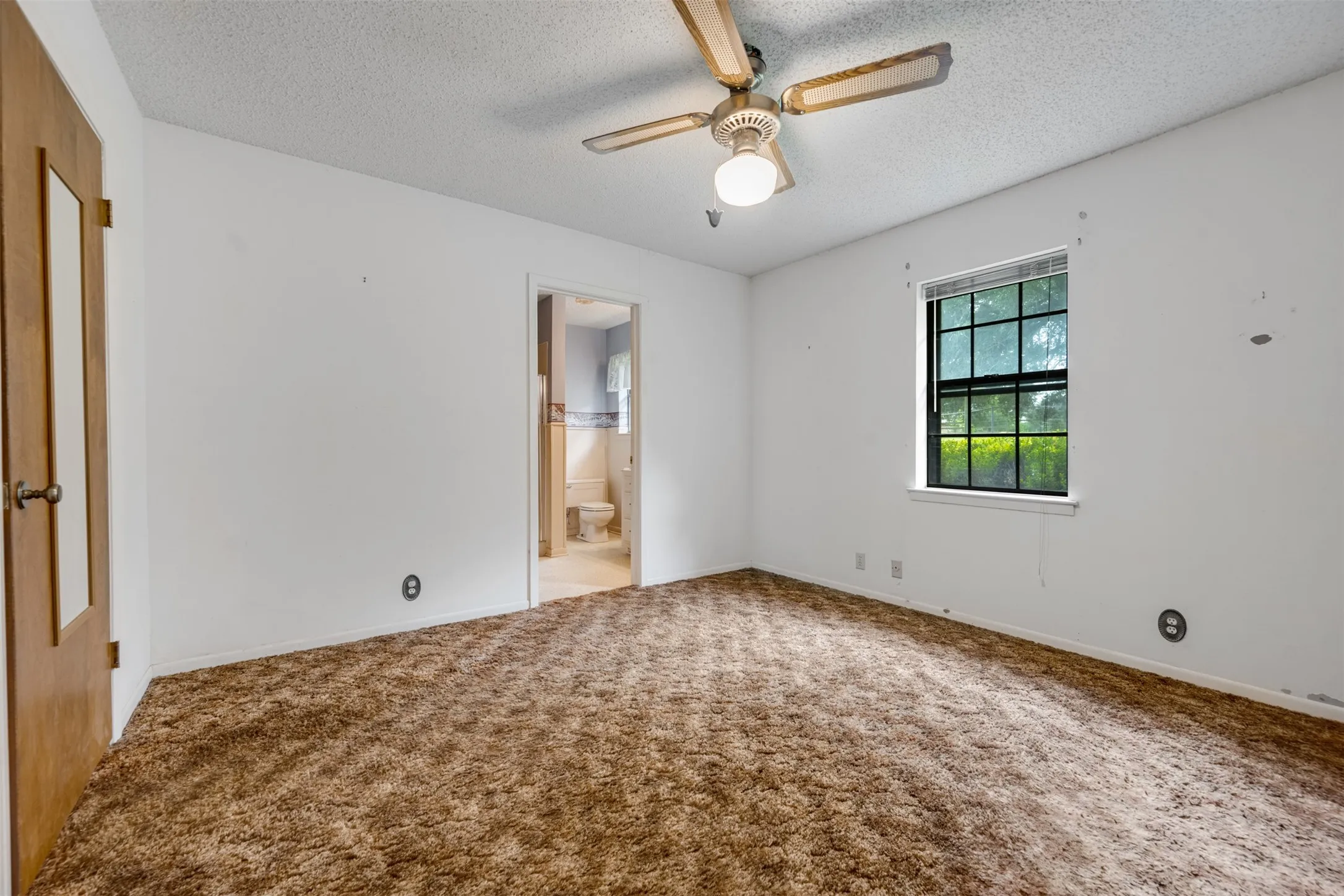 Single Family Residence For Sale in Smith County , 8798 Hill N Dale Road, Tyler, Texas 75709, 3 Bedroom, 2 Bathroom, 3 Garage spaces, 2,079 Sqft, built in 1980, mls#21298104, Real Estate Agent in Tyler, Homes For Sale in Smith county, Homes For Sale in Tyler, Realtor in Tyler Texas, Real Estate Brokerage Independent Realty Texas, Luminita Cordes Realtor
