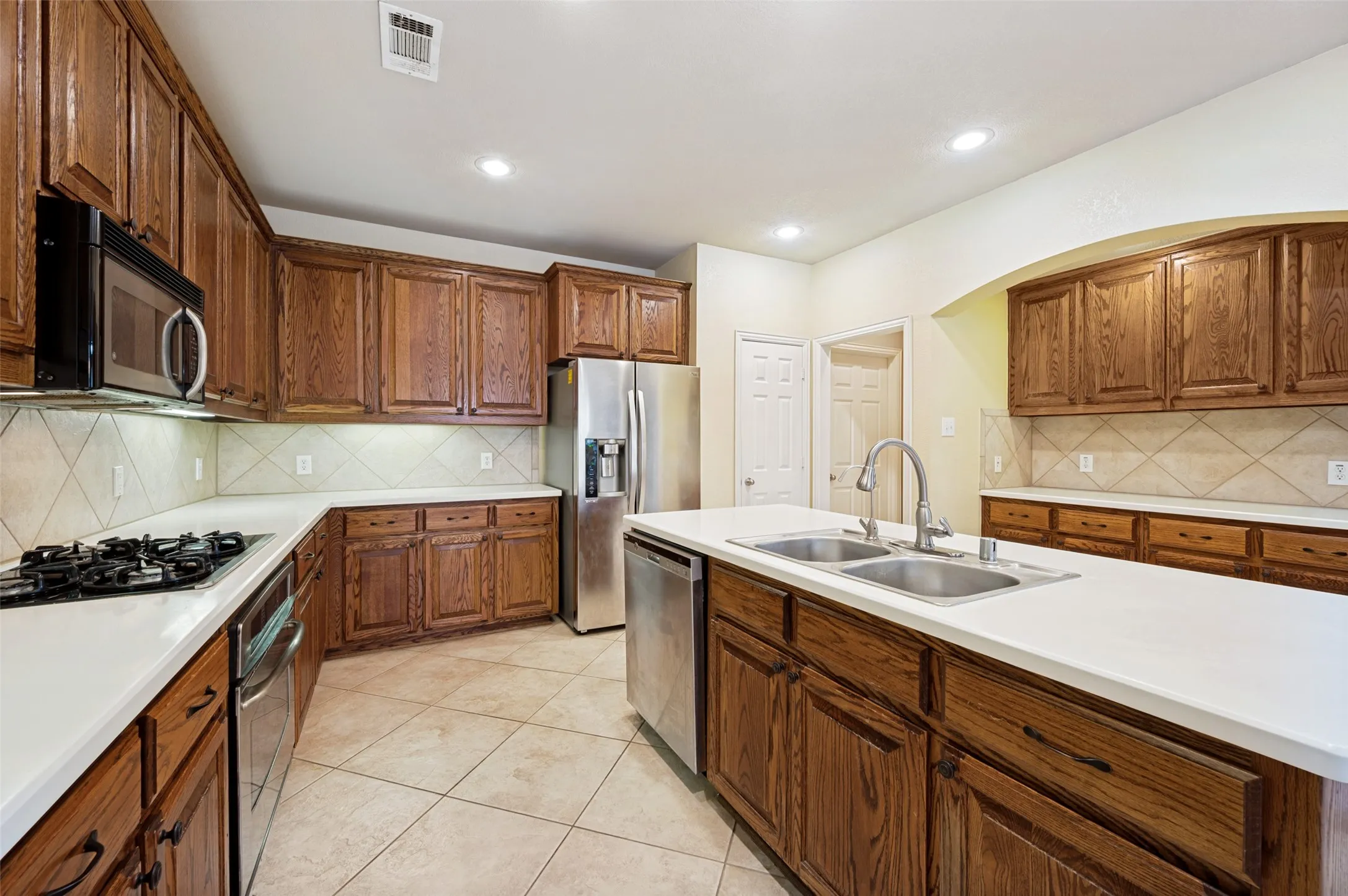 Single Family Residence For Sale in Denton County , 2848 Forest Manor Drive, Frisco, Texas 75034, 4 Bedrooms, 4 Bathrooms, 2 Garage spaces, 3,707 Sqft, built in 2005, Price $685,000, mls#21291350, Real Estate Agent in Frisco, Homes For Sale in Denton county, Homes For Sale in Frisco, Realtor in Frisco Texas, Real Estate Brokerage Independent Realty Texas, Luminita Cordes Realtor