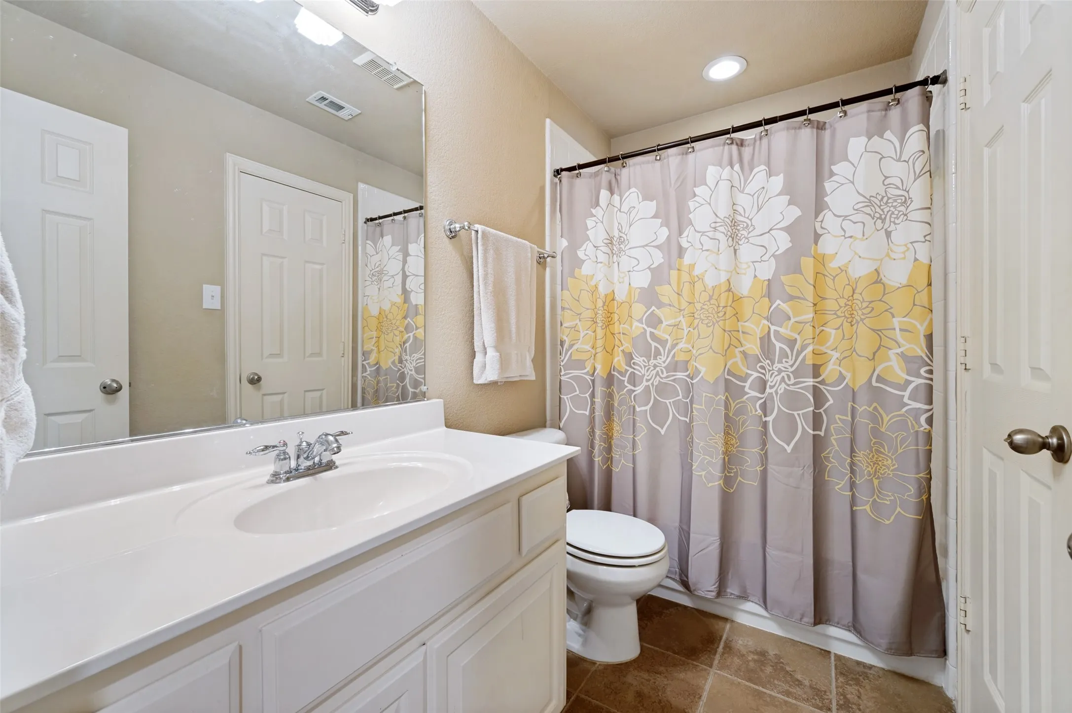 Single Family Residence For Sale in Denton County , 2848 Forest Manor Drive, Frisco, Texas 75034, 4 Bedrooms, 4 Bathrooms, 2 Garage spaces, 3,707 Sqft, built in 2005, Price $685,000, mls#21291350, Real Estate Agent in Frisco, Homes For Sale in Denton county, Homes For Sale in Frisco, Realtor in Frisco Texas, Real Estate Brokerage Independent Realty Texas, Luminita Cordes Realtor