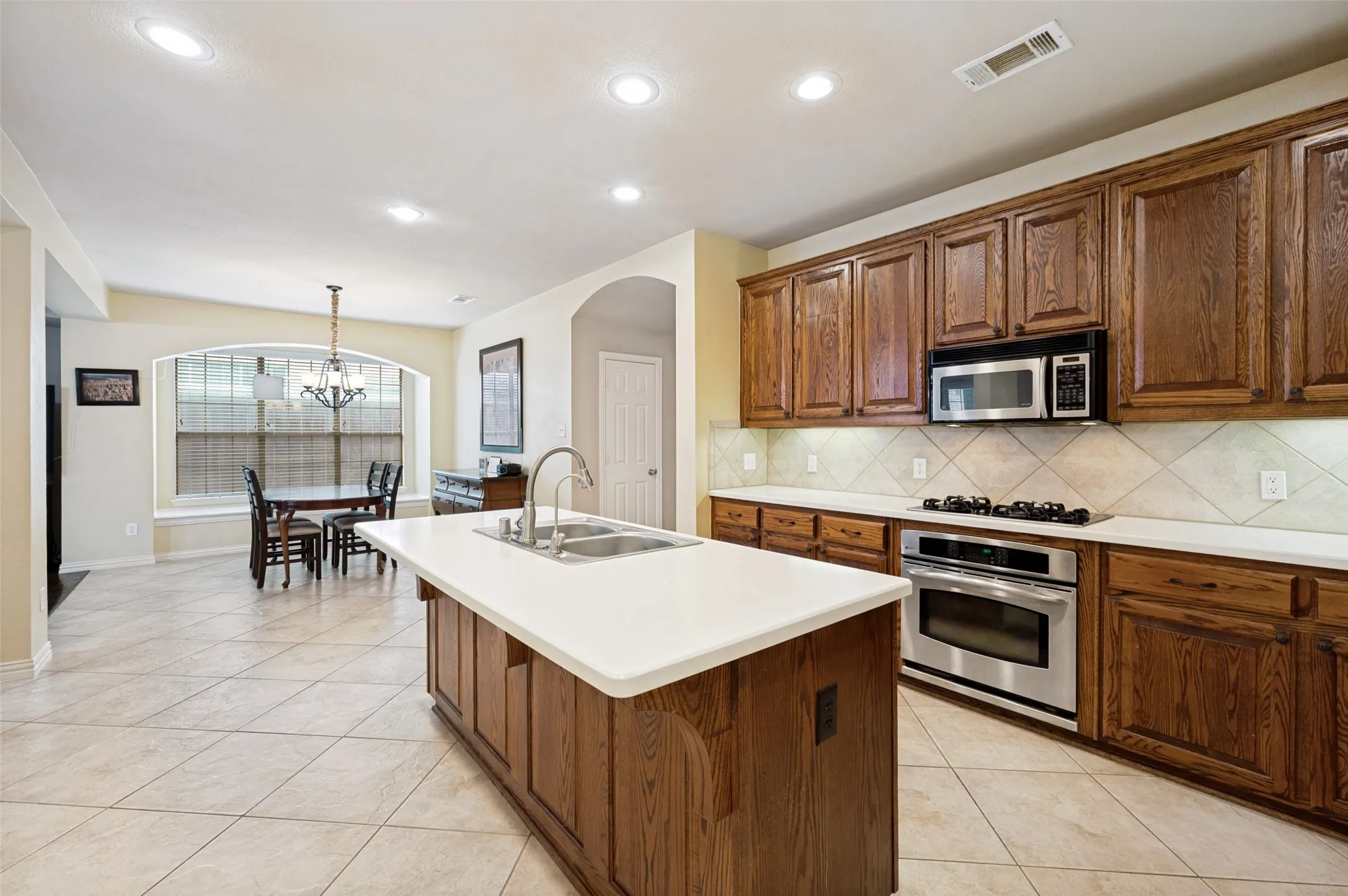 Single Family Residence For Sale in Denton County , 2848 Forest Manor Drive, Frisco, Texas 75034, 4 Bedrooms, 4 Bathrooms, 2 Garage spaces, 3,707 Sqft, built in 2005, Price $685,000, mls#21291350, Real Estate Agent in Frisco, Homes For Sale in Denton county, Homes For Sale in Frisco, Realtor in Frisco Texas, Real Estate Brokerage Independent Realty Texas, Luminita Cordes Realtor