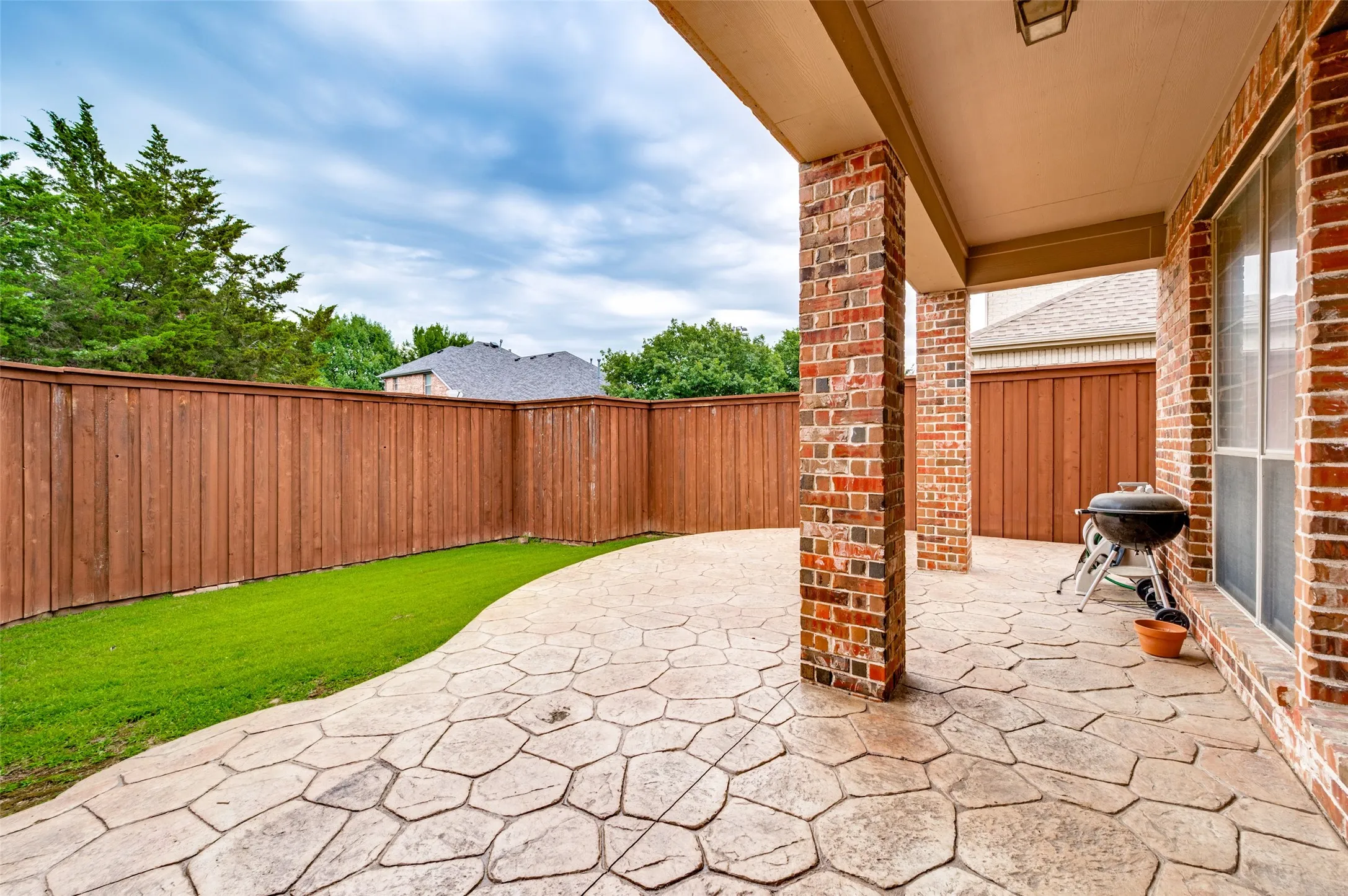 Single Family Residence For Sale in Denton County , 2848 Forest Manor Drive, Frisco, Texas 75034, 4 Bedrooms, 4 Bathrooms, 2 Garage spaces, 3,707 Sqft, built in 2005, Price $685,000, mls#21291350, Real Estate Agent in Frisco, Homes For Sale in Denton county, Homes For Sale in Frisco, Realtor in Frisco Texas, Real Estate Brokerage Independent Realty Texas, Luminita Cordes Realtor