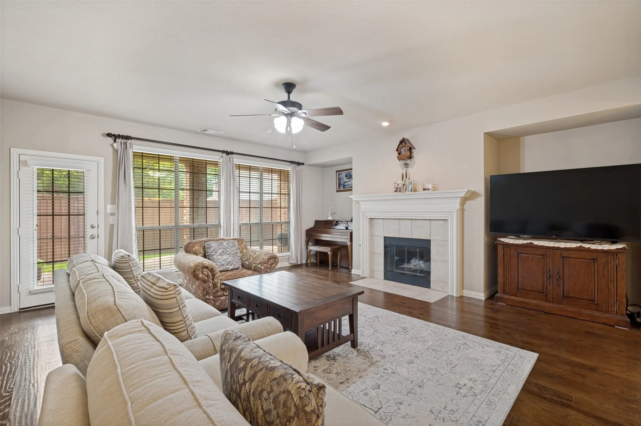 Single Family Residence For Sale in Denton County , 2848 Forest Manor Drive, Frisco, Texas 75034, 4 Bedrooms, 4 Bathrooms, 2 Garage spaces, 3,707 Sqft, built in 2005, Price $685,000, mls#21291350, Real Estate Agent in Frisco, Homes For Sale in Denton county, Homes For Sale in Frisco, Realtor in Frisco Texas, Real Estate Brokerage Independent Realty Texas, Luminita Cordes Realtor