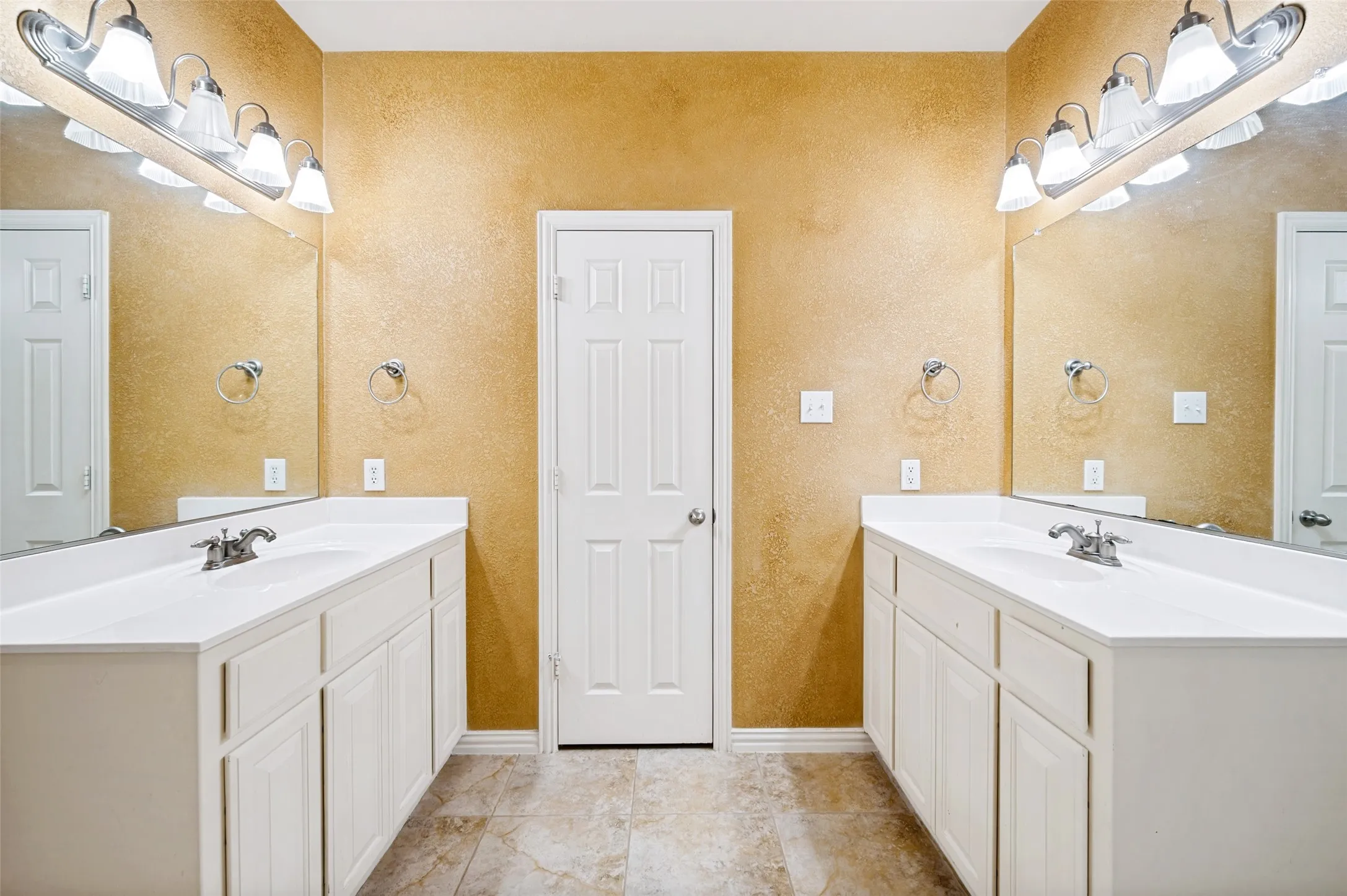 Single Family Residence For Sale in Denton County , 2848 Forest Manor Drive, Frisco, Texas 75034, 4 Bedrooms, 4 Bathrooms, 2 Garage spaces, 3,707 Sqft, built in 2005, Price $685,000, mls#21291350, Real Estate Agent in Frisco, Homes For Sale in Denton county, Homes For Sale in Frisco, Realtor in Frisco Texas, Real Estate Brokerage Independent Realty Texas, Luminita Cordes Realtor