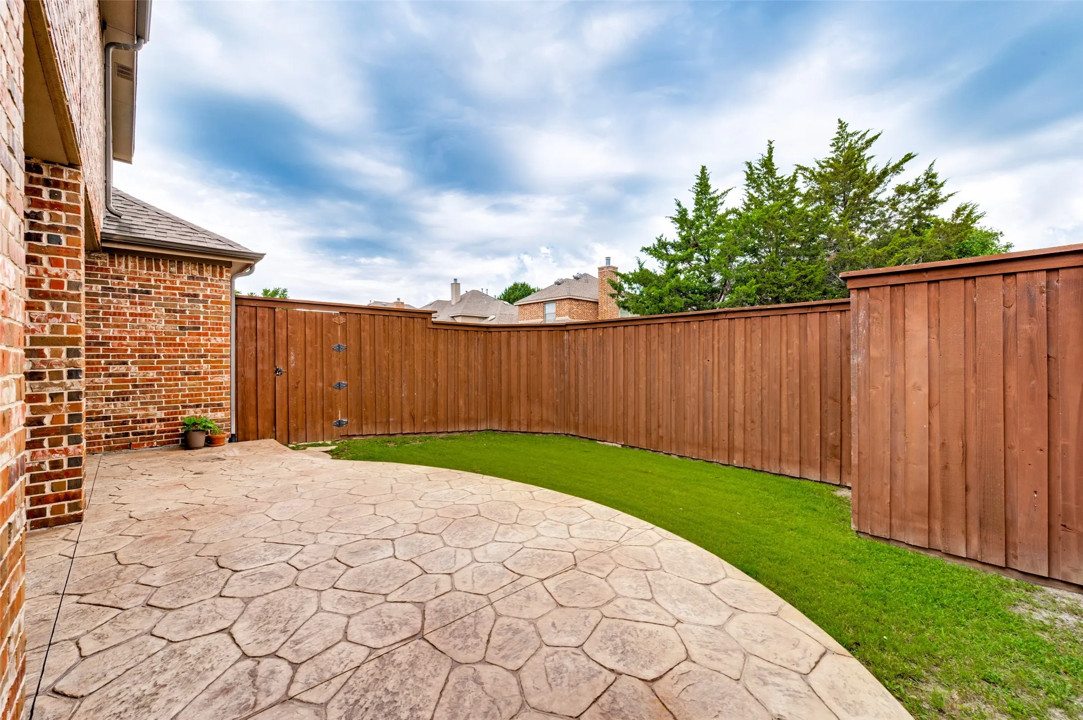 Single Family Residence For Sale in Denton County , 2848 Forest Manor Drive, Frisco, Texas 75034, 4 Bedrooms, 4 Bathrooms, 2 Garage spaces, 3,707 Sqft, built in 2005, Price $685,000, mls#21291350, Real Estate Agent in Frisco, Homes For Sale in Denton county, Homes For Sale in Frisco, Realtor in Frisco Texas, Real Estate Brokerage Independent Realty Texas, Luminita Cordes Realtor