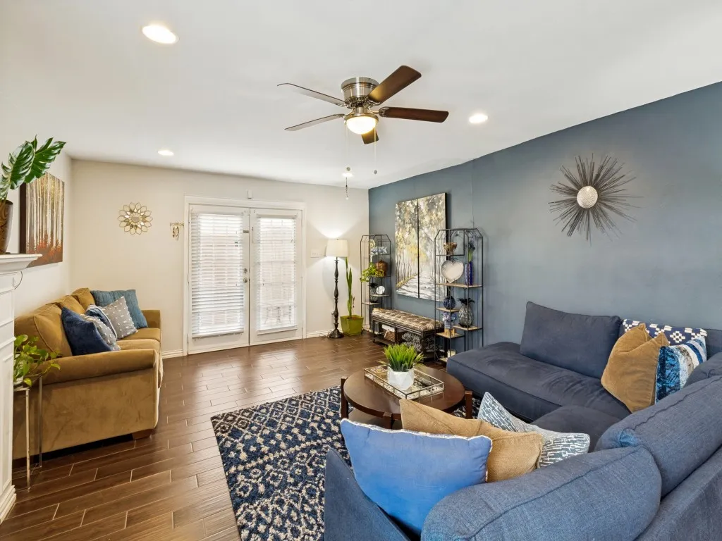 Townhouse For Sale in Dallas County , 9405 Timberleaf Drive, Dallas, Texas 75243, 2 Bedroom, 3 Bathroom, Garage spaces, 2,020 Sqft, built in 1971, mls#21295306, Real Estate Agent in Dallas, Homes For Sale in Dallas county, Homes For Sale in Dallas, Realtor in Dallas Texas, Real Estate Brokerage Independent Realty Texas, Luminita Cordes Realtor