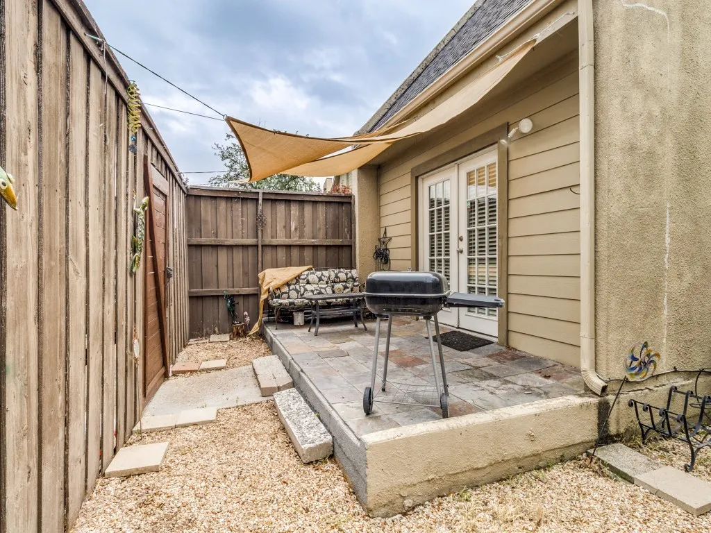 Townhouse For Sale in Dallas County , 9405 Timberleaf Drive, Dallas, Texas 75243, 2 Bedroom, 3 Bathroom, Garage spaces, 2,020 Sqft, built in 1971, mls#21295306, Real Estate Agent in Dallas, Homes For Sale in Dallas county, Homes For Sale in Dallas, Realtor in Dallas Texas, Real Estate Brokerage Independent Realty Texas, Luminita Cordes Realtor