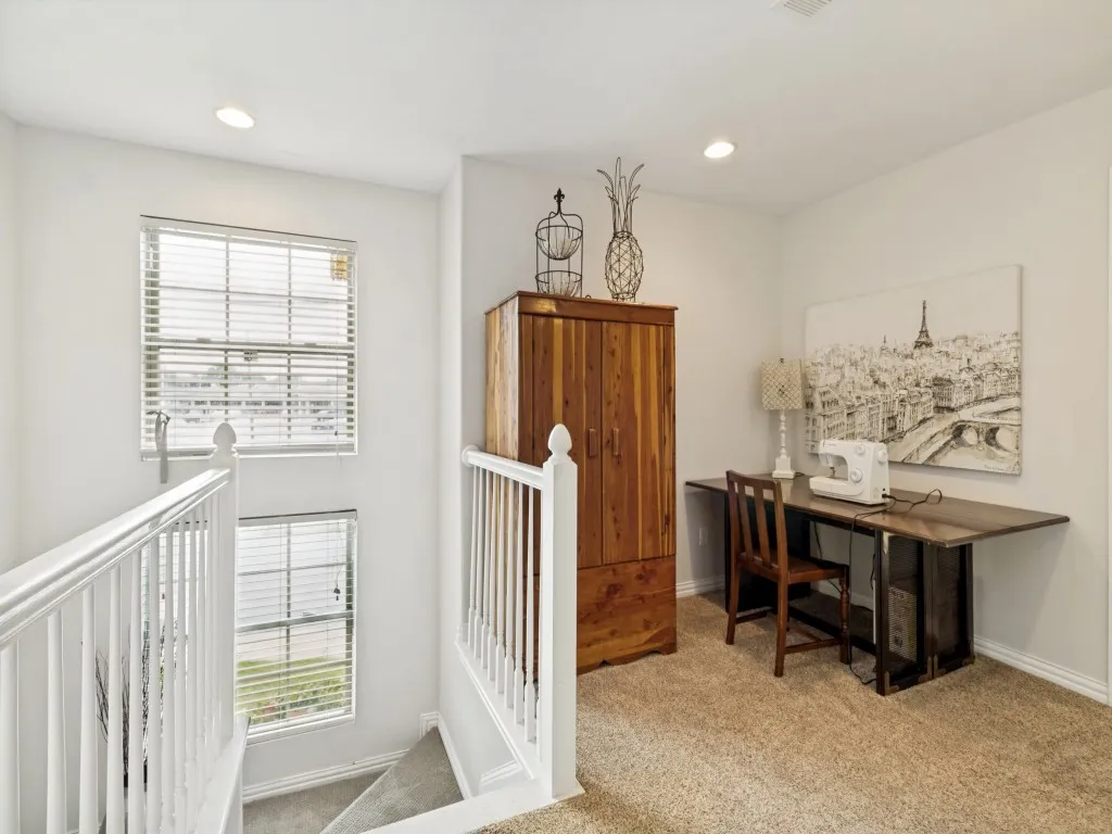 Townhouse For Sale in Dallas County , 9405 Timberleaf Drive, Dallas, Texas 75243, 2 Bedroom, 3 Bathroom, Garage spaces, 2,020 Sqft, built in 1971, mls#21295306, Real Estate Agent in Dallas, Homes For Sale in Dallas county, Homes For Sale in Dallas, Realtor in Dallas Texas, Real Estate Brokerage Independent Realty Texas, Luminita Cordes Realtor