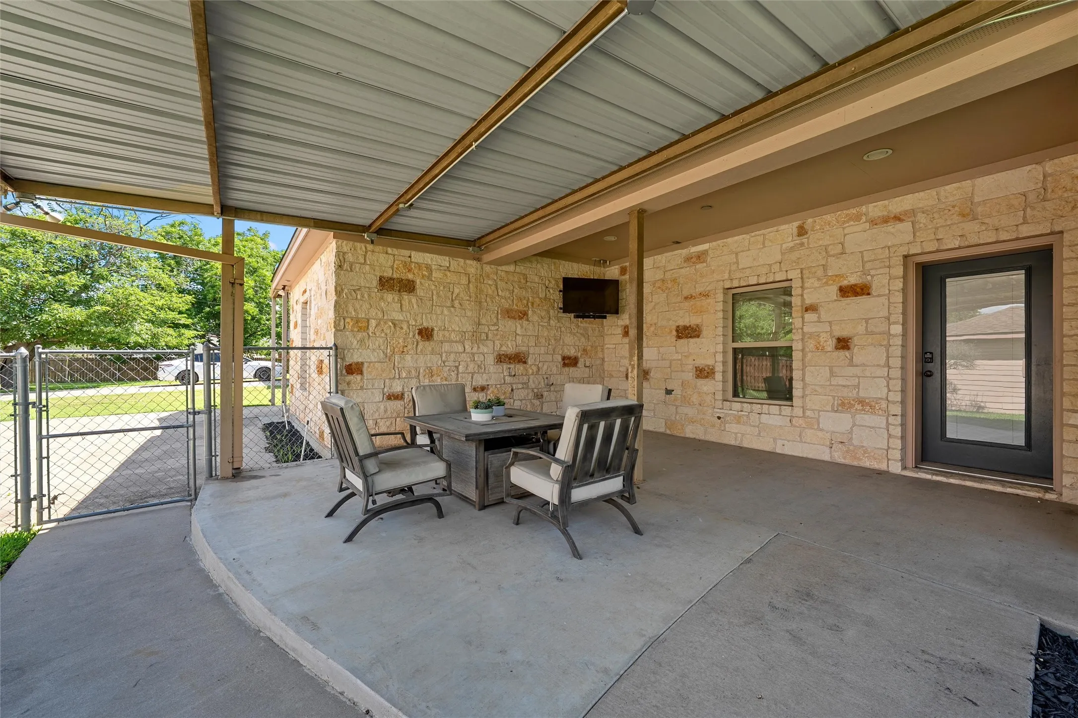 Single Family Residence For Sale in Mc Lennan County , 1509 N Reagan Street, West, Texas 76691, 4 Bedroom, 2 Bathroom, 1 Garage spaces, 2,427 Sqft, built in 2014, mls#21299829, Real Estate Agent in West, Homes For Sale in Mc Lennan county, Homes For Sale in West, Realtor in West Texas, Real Estate Brokerage Independent Realty Texas, Luminita Cordes Realtor