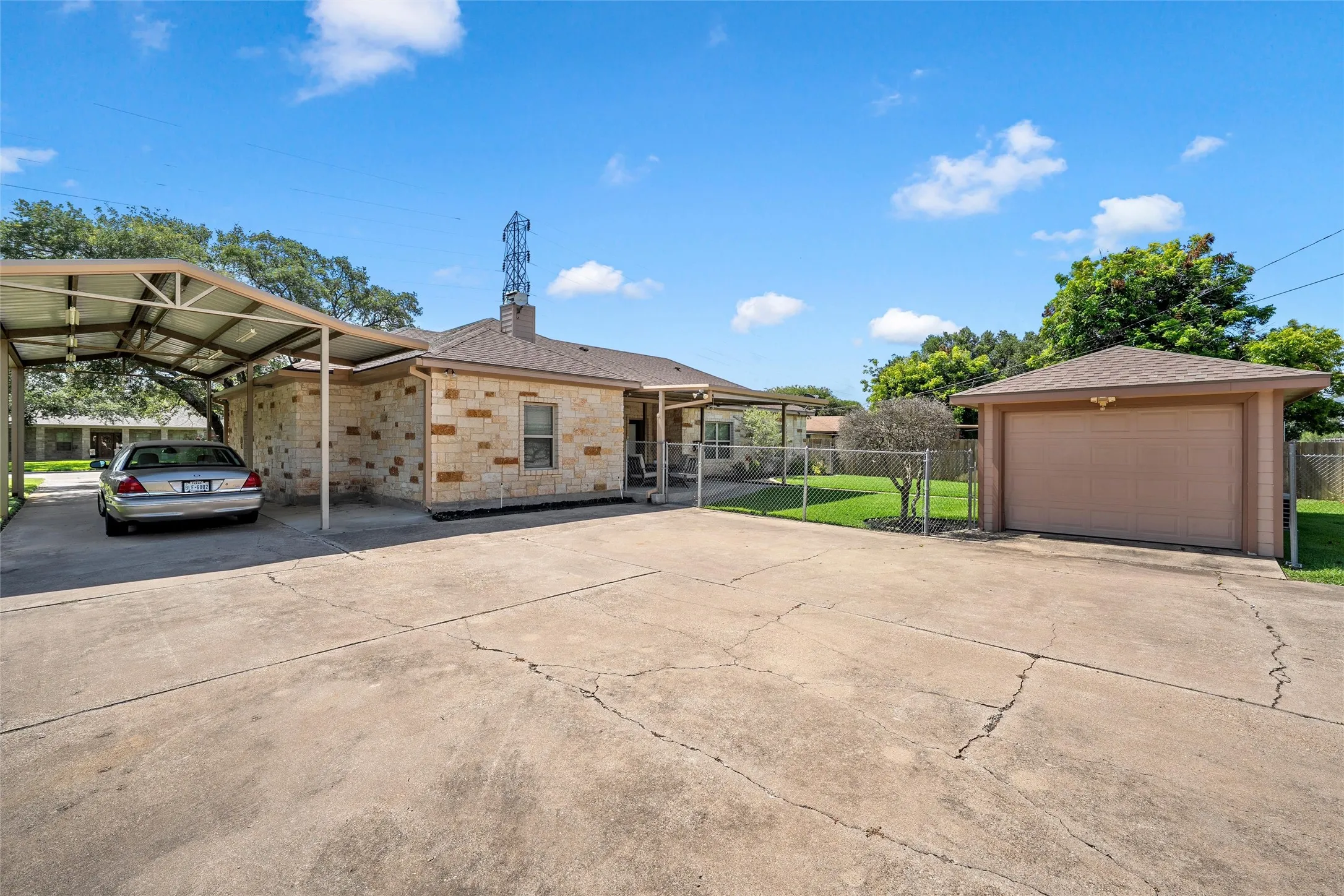 Single Family Residence For Sale in Mc Lennan County , 1509 N Reagan Street, West, Texas 76691, 4 Bedroom, 2 Bathroom, 1 Garage spaces, 2,427 Sqft, built in 2014, mls#21299829, Real Estate Agent in West, Homes For Sale in Mc Lennan county, Homes For Sale in West, Realtor in West Texas, Real Estate Brokerage Independent Realty Texas, Luminita Cordes Realtor