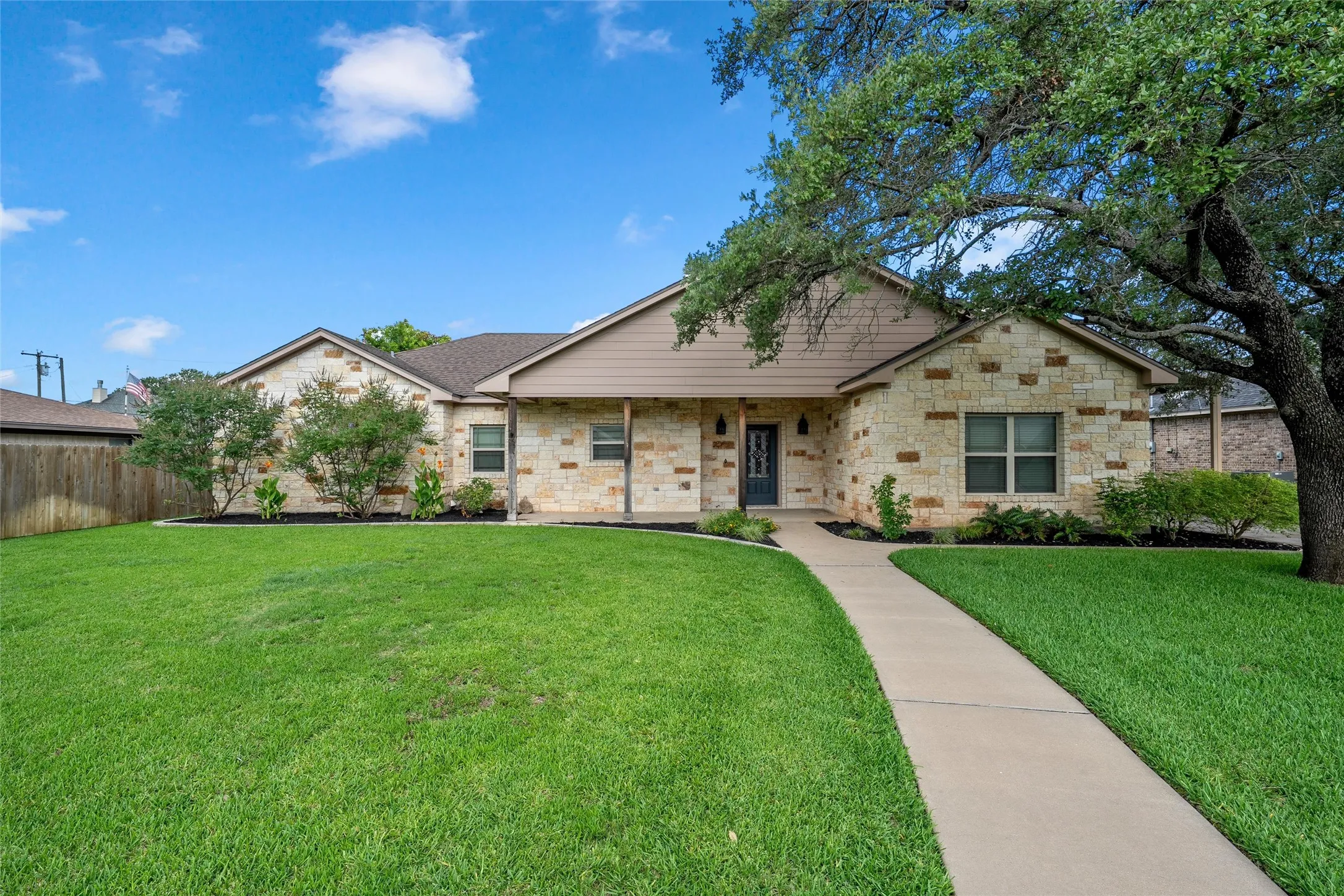 Single Family Residence For Sale in Mc Lennan County , 1509 N Reagan Street, West, Texas 76691, 4 Bedroom, 2 Bathroom, 1 Garage spaces, 2,427 Sqft, built in 2014, mls#21299829, Real Estate Agent in West, Homes For Sale in Mc Lennan county, Homes For Sale in West, Realtor in West Texas, Real Estate Brokerage Independent Realty Texas, Luminita Cordes Realtor