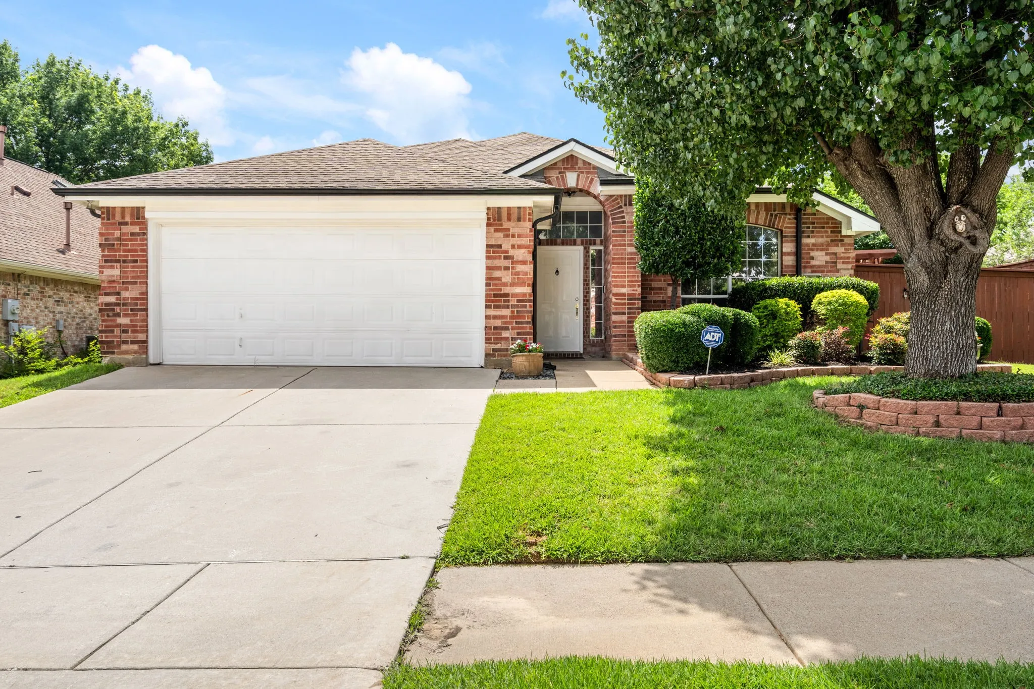 Single Family Residence For Sale in Tarrant County , 7105 Herman Jared Drive, North Richland Hills, Texas 76182, 3 Bedroom, 2 Bathroom, 2 Garage spaces, 1,741 Sqft, built in 2000, mls#21297006, Real Estate Agent in North Richland Hills, Homes For Sale in Tarrant county, Homes For Sale in North Richland Hills, Realtor in North Richland Hills Texas, Real Estate Brokerage Independent Realty Texas, Luminita Cordes Realtor