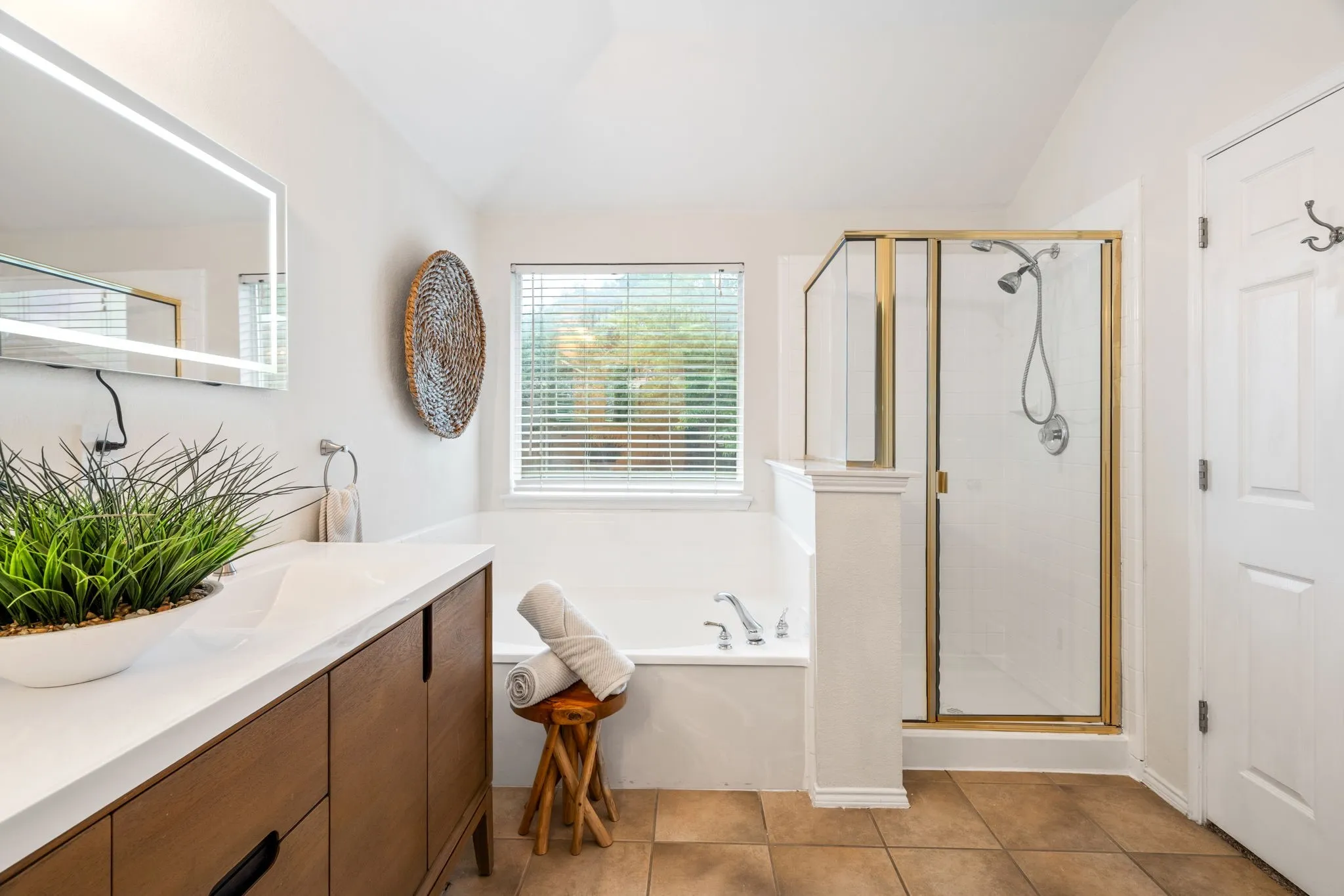 Single Family Residence For Sale in Tarrant County , 7105 Herman Jared Drive, North Richland Hills, Texas 76182, 3 Bedroom, 2 Bathroom, 2 Garage spaces, 1,741 Sqft, built in 2000, mls#21297006, Real Estate Agent in North Richland Hills, Homes For Sale in Tarrant county, Homes For Sale in North Richland Hills, Realtor in North Richland Hills Texas, Real Estate Brokerage Independent Realty Texas, Luminita Cordes Realtor
