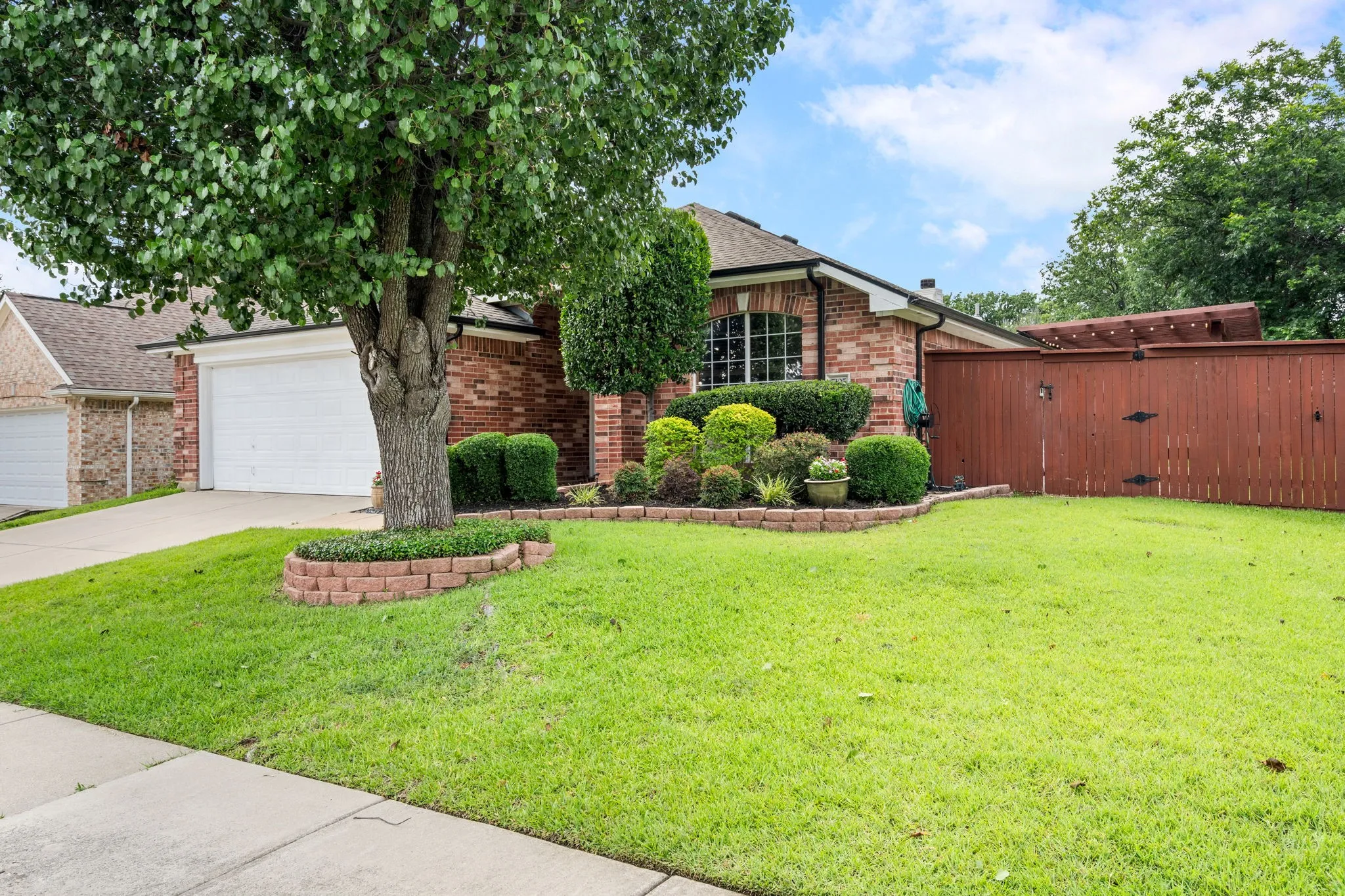 Single Family Residence For Sale in Tarrant County , 7105 Herman Jared Drive, North Richland Hills, Texas 76182, 3 Bedroom, 2 Bathroom, 2 Garage spaces, 1,741 Sqft, built in 2000, mls#21297006, Real Estate Agent in North Richland Hills, Homes For Sale in Tarrant county, Homes For Sale in North Richland Hills, Realtor in North Richland Hills Texas, Real Estate Brokerage Independent Realty Texas, Luminita Cordes Realtor