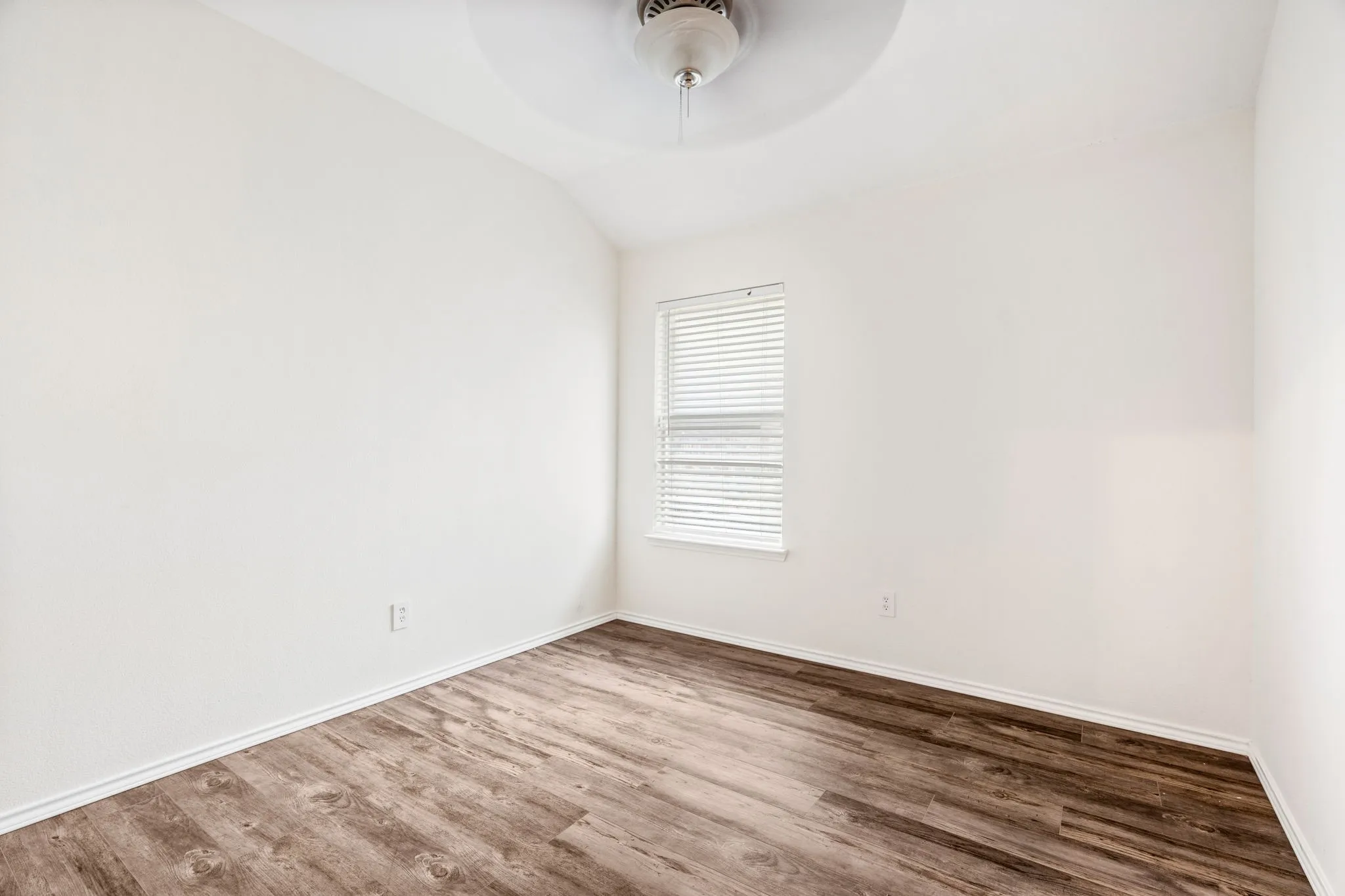 Single Family Residence For Sale in Tarrant County , 7105 Herman Jared Drive, North Richland Hills, Texas 76182, 3 Bedroom, 2 Bathroom, 2 Garage spaces, 1,741 Sqft, built in 2000, mls#21297006, Real Estate Agent in North Richland Hills, Homes For Sale in Tarrant county, Homes For Sale in North Richland Hills, Realtor in North Richland Hills Texas, Real Estate Brokerage Independent Realty Texas, Luminita Cordes Realtor