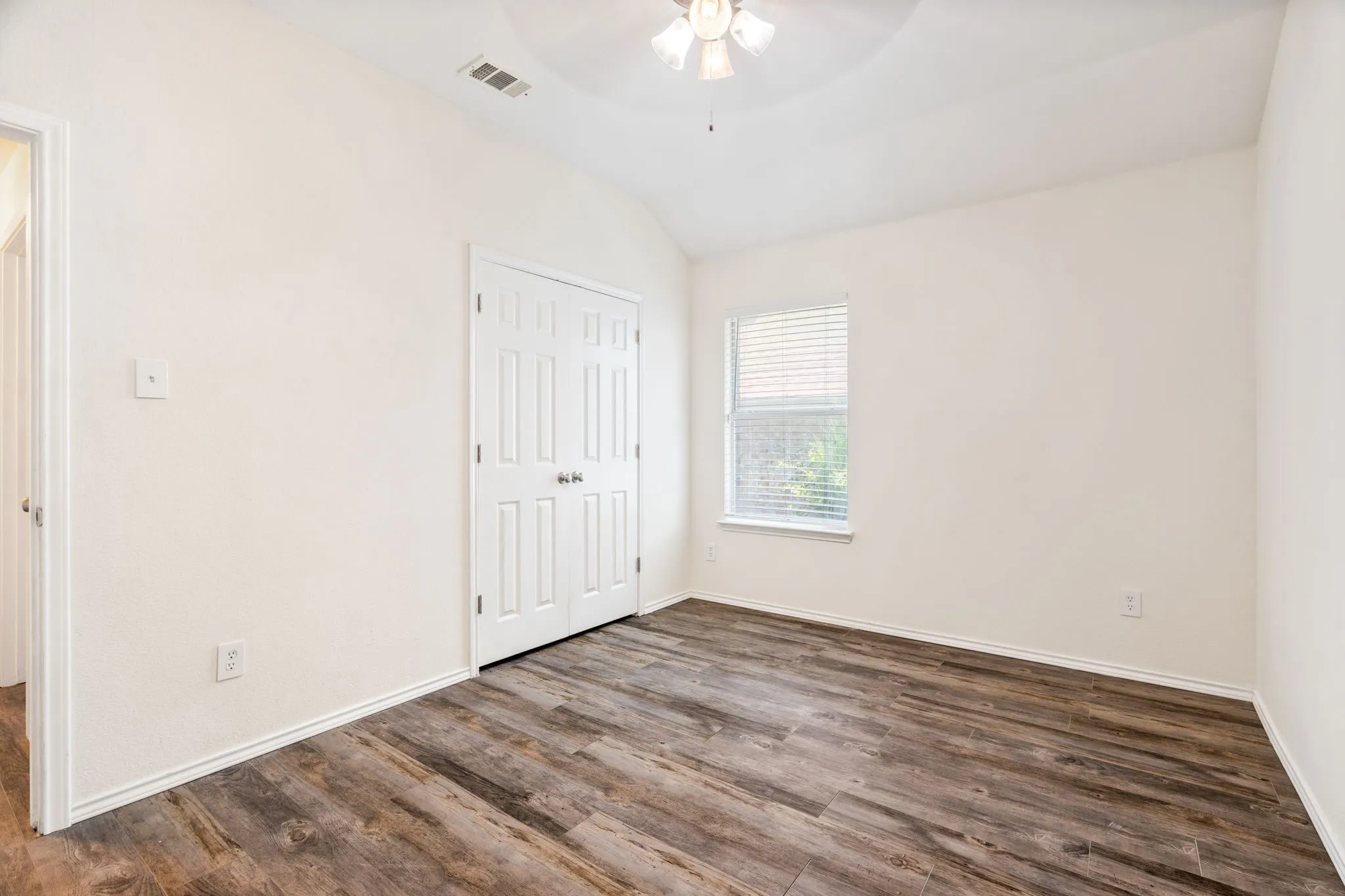 Single Family Residence For Sale in Tarrant County , 7105 Herman Jared Drive, North Richland Hills, Texas 76182, 3 Bedroom, 2 Bathroom, 2 Garage spaces, 1,741 Sqft, built in 2000, mls#21297006, Real Estate Agent in North Richland Hills, Homes For Sale in Tarrant county, Homes For Sale in North Richland Hills, Realtor in North Richland Hills Texas, Real Estate Brokerage Independent Realty Texas, Luminita Cordes Realtor