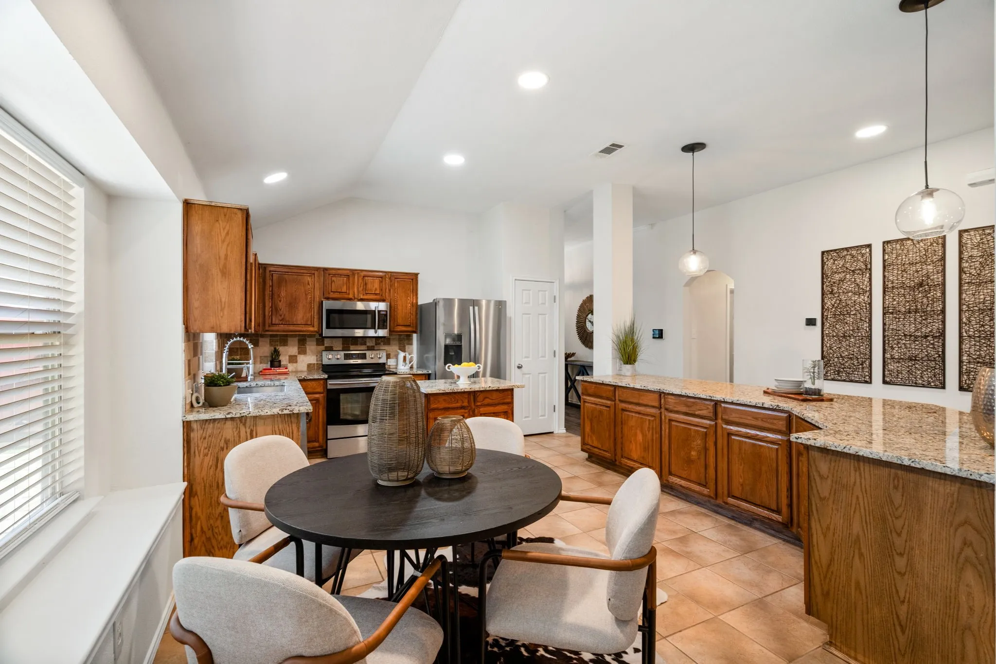 Single Family Residence For Sale in Tarrant County , 7105 Herman Jared Drive, North Richland Hills, Texas 76182, 3 Bedroom, 2 Bathroom, 2 Garage spaces, 1,741 Sqft, built in 2000, mls#21297006, Real Estate Agent in North Richland Hills, Homes For Sale in Tarrant county, Homes For Sale in North Richland Hills, Realtor in North Richland Hills Texas, Real Estate Brokerage Independent Realty Texas, Luminita Cordes Realtor