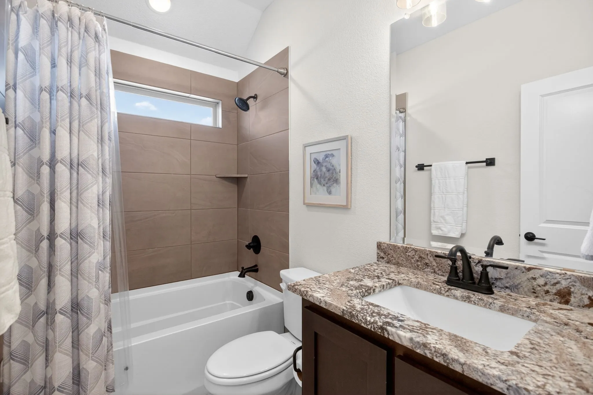 Full hall bathroom upstairs. Same nice finishes.