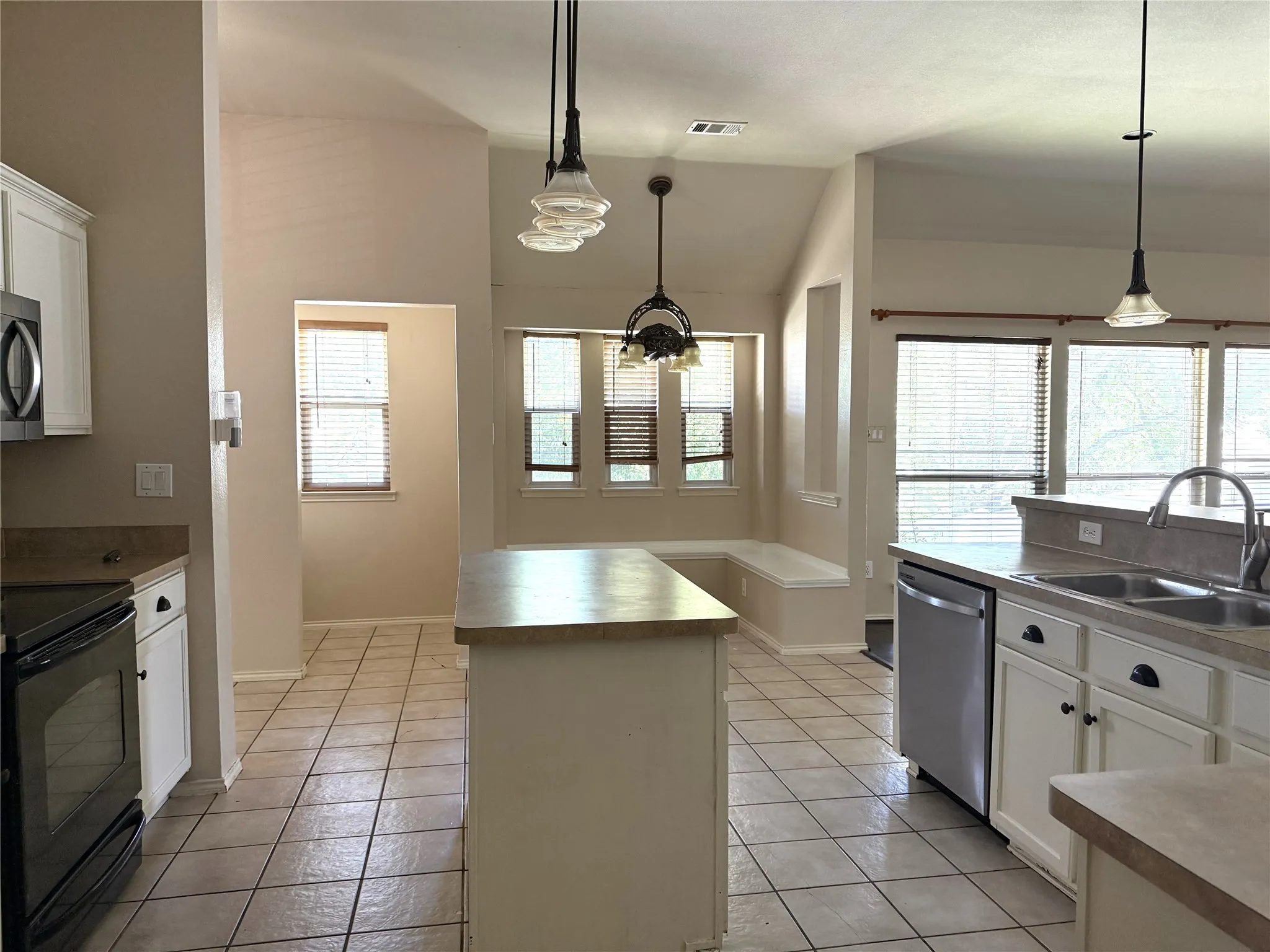 Single Family Residence For Rent in Collin County , 2406 Hillside Drive, Anna, Texas 75409, 3 Bedroom, 2 Bathroom, 2 Garage spaces, 1,735 Sqft, built in 2004, mls#21299954, Real Estate Agent in Anna, Homes For Rent in Collin county, Homes For Rent in Anna, Realtor in Anna Texas, Real Estate Brokerage Independent Realty Texas, Luminita Cordes Realtor