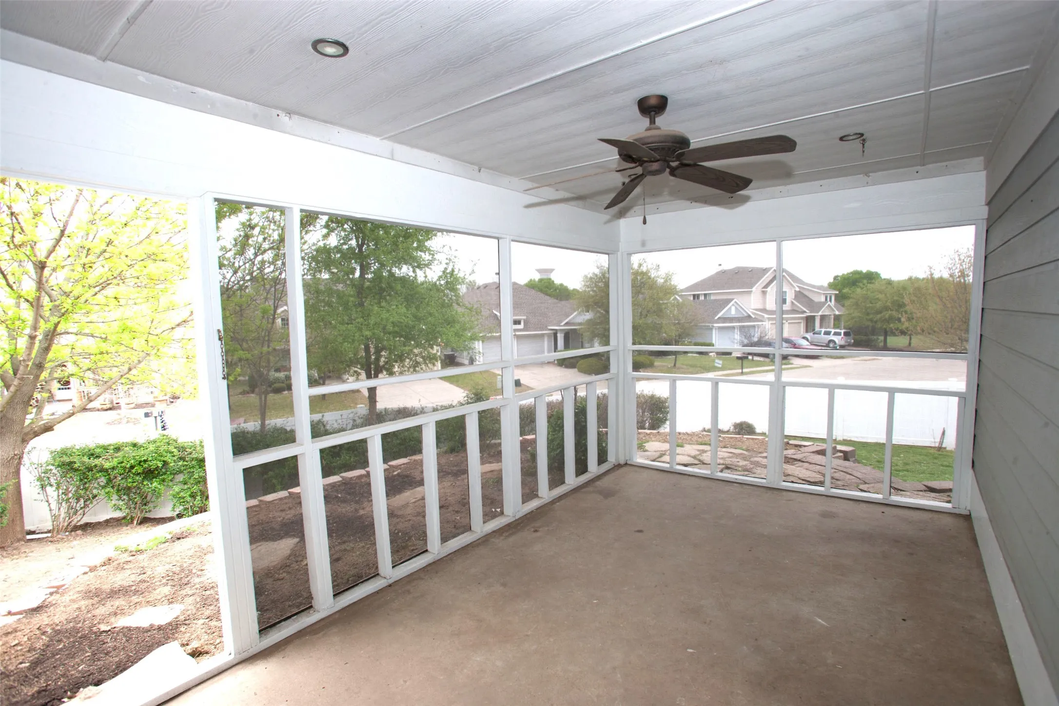 Single Family Residence For Rent in Collin County , 2406 Hillside Drive, Anna, Texas 75409, 3 Bedroom, 2 Bathroom, 2 Garage spaces, 1,735 Sqft, built in 2004, mls#21299954, Real Estate Agent in Anna, Homes For Rent in Collin county, Homes For Rent in Anna, Realtor in Anna Texas, Real Estate Brokerage Independent Realty Texas, Luminita Cordes Realtor