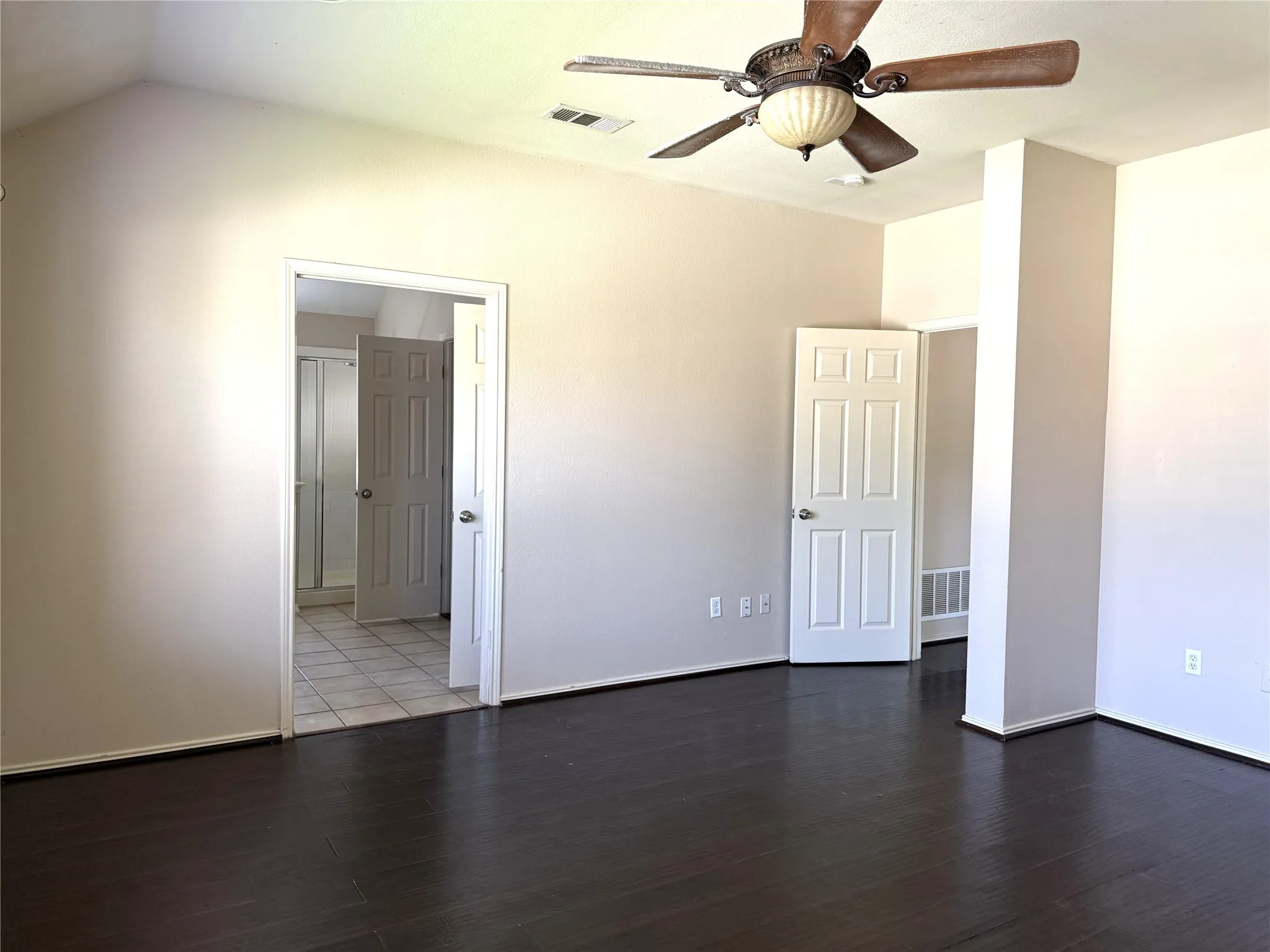 Single Family Residence For Rent in Collin County , 2406 Hillside Drive, Anna, Texas 75409, 3 Bedroom, 2 Bathroom, 2 Garage spaces, 1,735 Sqft, built in 2004, mls#21299954, Real Estate Agent in Anna, Homes For Rent in Collin county, Homes For Rent in Anna, Realtor in Anna Texas, Real Estate Brokerage Independent Realty Texas, Luminita Cordes Realtor
