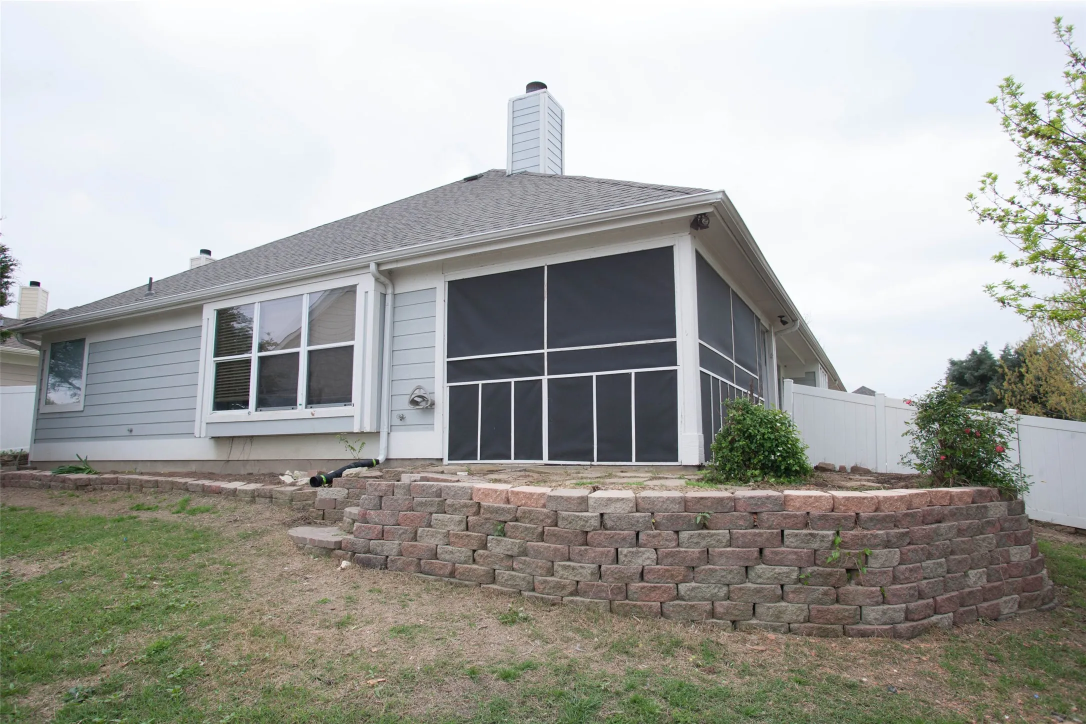 Single Family Residence For Rent in Collin County , 2406 Hillside Drive, Anna, Texas 75409, 3 Bedroom, 2 Bathroom, 2 Garage spaces, 1,735 Sqft, built in 2004, mls#21299954, Real Estate Agent in Anna, Homes For Rent in Collin county, Homes For Rent in Anna, Realtor in Anna Texas, Real Estate Brokerage Independent Realty Texas, Luminita Cordes Realtor