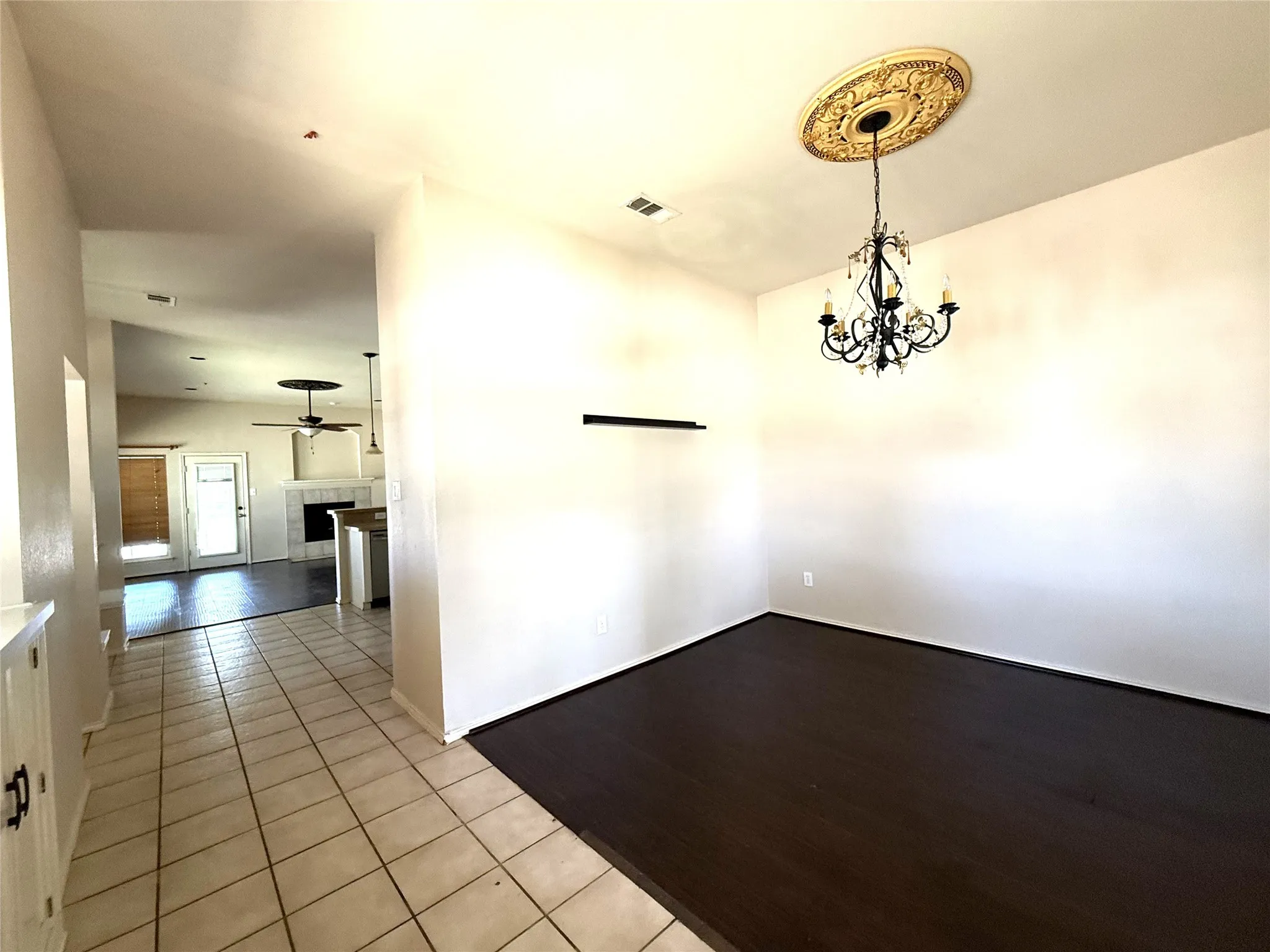 Single Family Residence For Rent in Collin County , 2406 Hillside Drive, Anna, Texas 75409, 3 Bedroom, 2 Bathroom, 2 Garage spaces, 1,735 Sqft, built in 2004, mls#21299954, Real Estate Agent in Anna, Homes For Rent in Collin county, Homes For Rent in Anna, Realtor in Anna Texas, Real Estate Brokerage Independent Realty Texas, Luminita Cordes Realtor