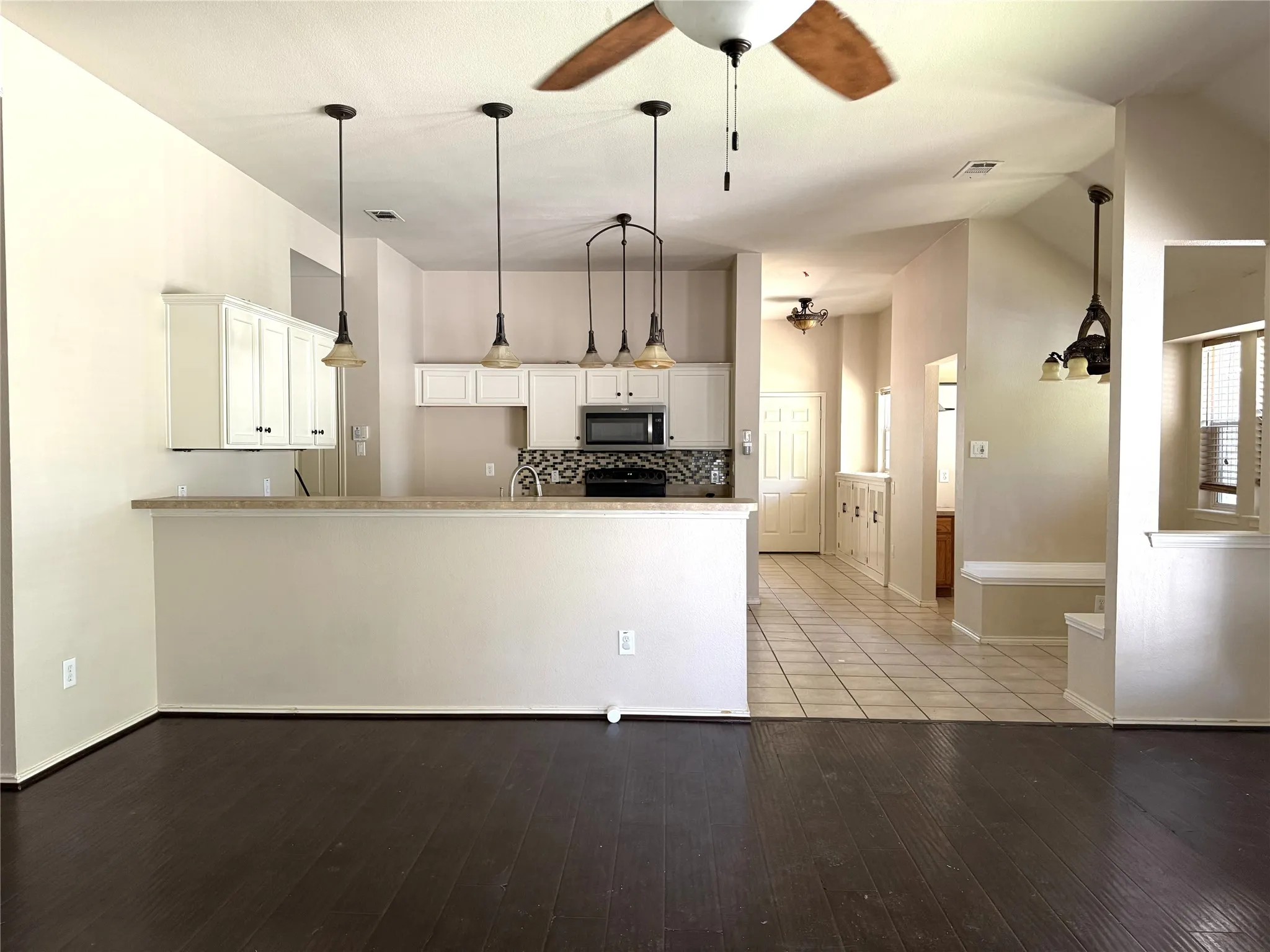 Single Family Residence For Rent in Collin County , 2406 Hillside Drive, Anna, Texas 75409, 3 Bedroom, 2 Bathroom, 2 Garage spaces, 1,735 Sqft, built in 2004, mls#21299954, Real Estate Agent in Anna, Homes For Rent in Collin county, Homes For Rent in Anna, Realtor in Anna Texas, Real Estate Brokerage Independent Realty Texas, Luminita Cordes Realtor