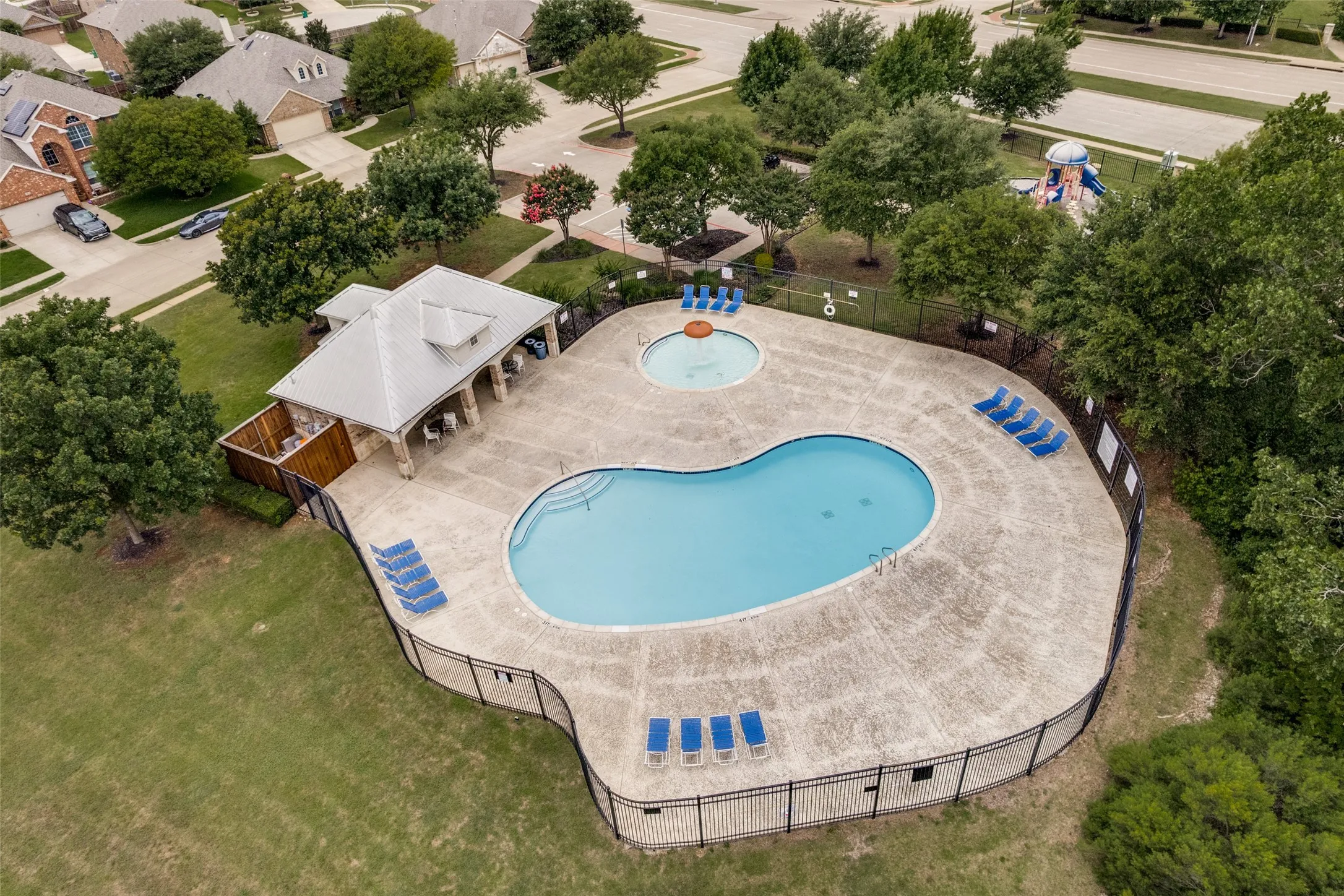 Single Family Residence For Sale in Tarrant County , 27 Oakridge Lane, Edgecliff Village, Texas 76134, 3 Bedroom, 3 Bathroom, 2 Garage spaces, 2,710 Sqft, built in 2015, mls#21297314, Real Estate Agent in Edgecliff Village, Homes For Sale in Tarrant county, Homes For Sale in Edgecliff Village, Realtor in Edgecliff Village Texas, Real Estate Brokerage Independent Realty Texas, Luminita Cordes Realtor