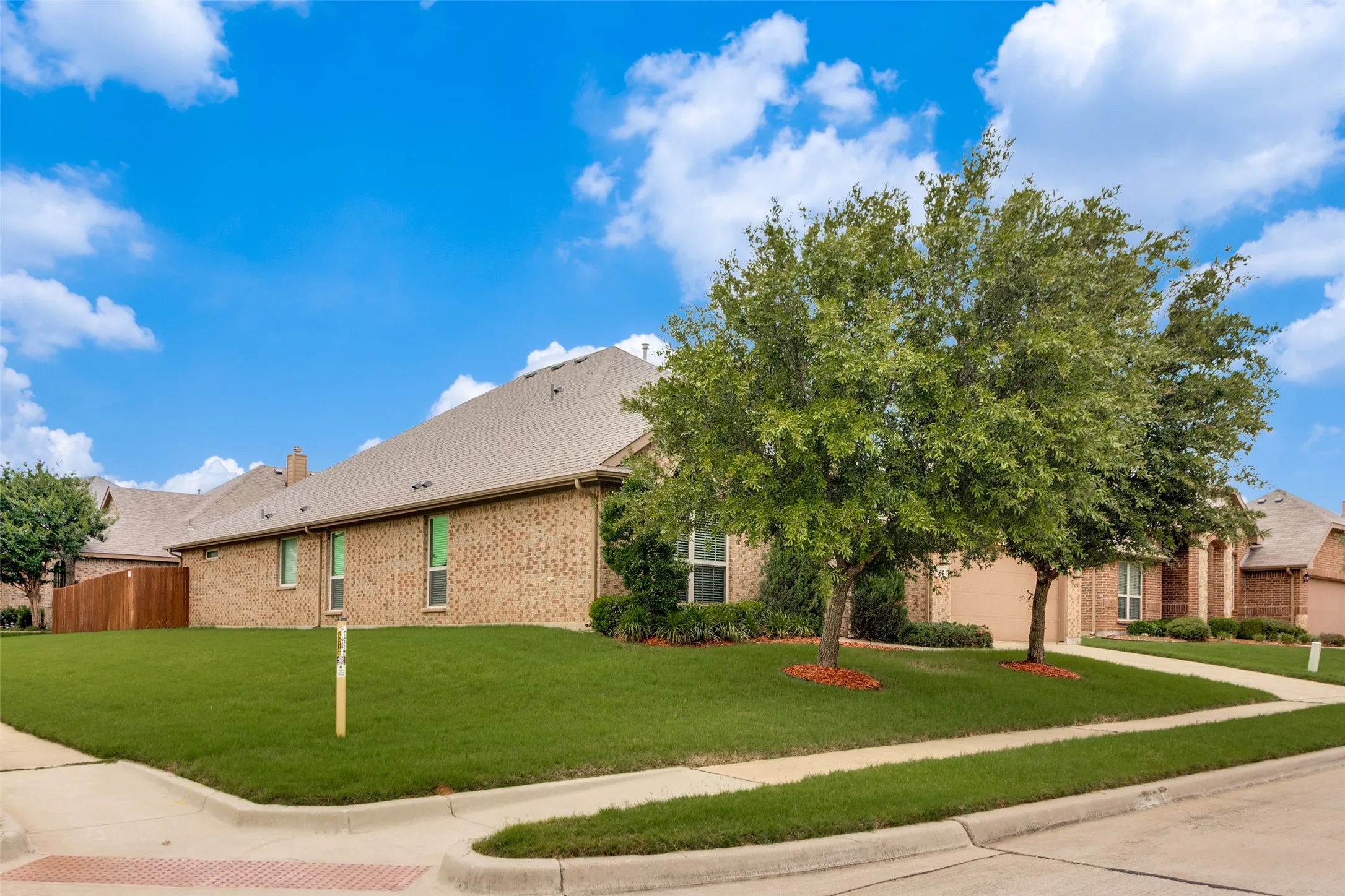 Single Family Residence For Sale in Tarrant County , 27 Oakridge Lane, Edgecliff Village, Texas 76134, 3 Bedroom, 3 Bathroom, 2 Garage spaces, 2,710 Sqft, built in 2015, mls#21297314, Real Estate Agent in Edgecliff Village, Homes For Sale in Tarrant county, Homes For Sale in Edgecliff Village, Realtor in Edgecliff Village Texas, Real Estate Brokerage Independent Realty Texas, Luminita Cordes Realtor