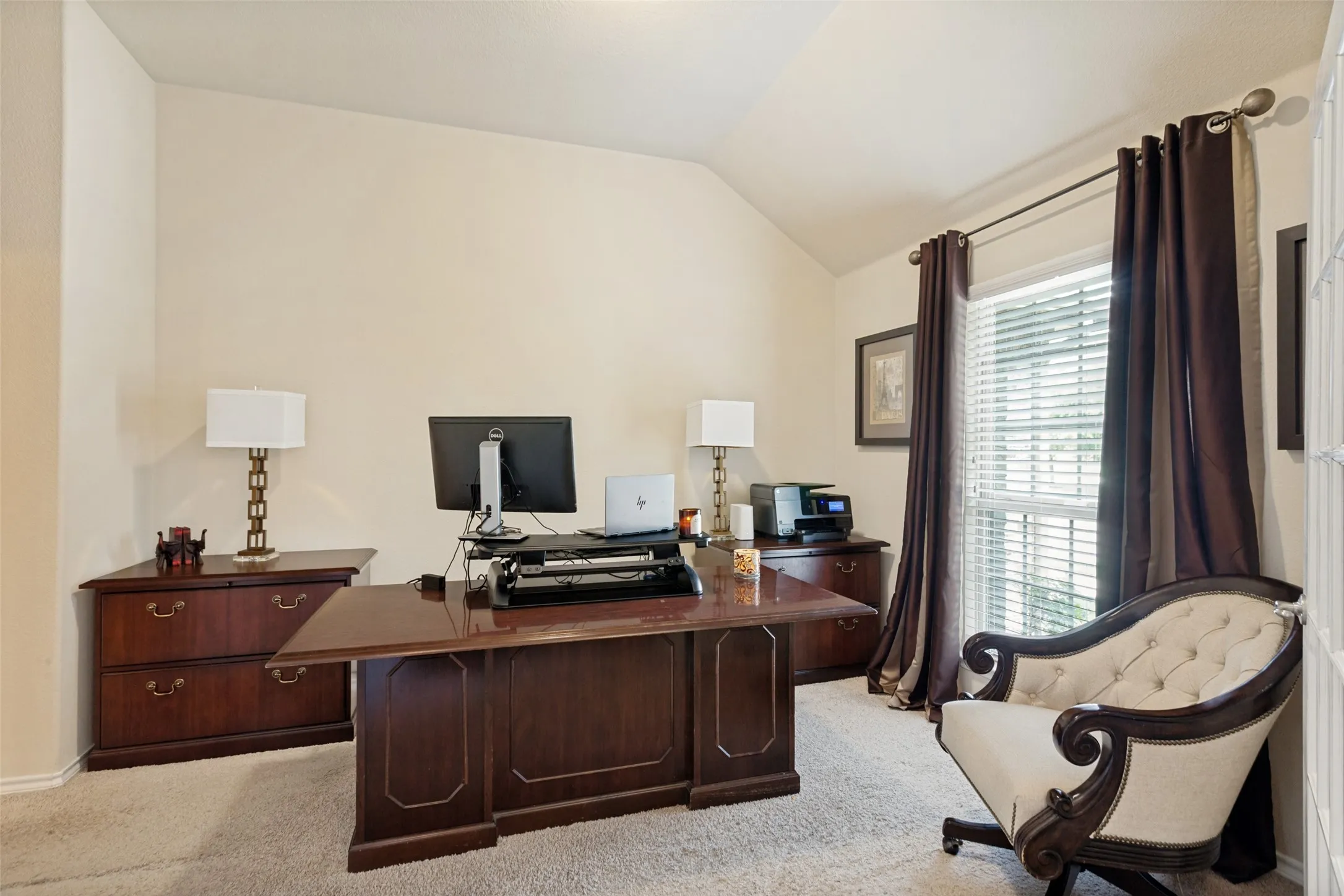 Single Family Residence For Sale in Tarrant County , 27 Oakridge Lane, Edgecliff Village, Texas 76134, 3 Bedroom, 3 Bathroom, 2 Garage spaces, 2,710 Sqft, built in 2015, mls#21297314, Real Estate Agent in Edgecliff Village, Homes For Sale in Tarrant county, Homes For Sale in Edgecliff Village, Realtor in Edgecliff Village Texas, Real Estate Brokerage Independent Realty Texas, Luminita Cordes Realtor
