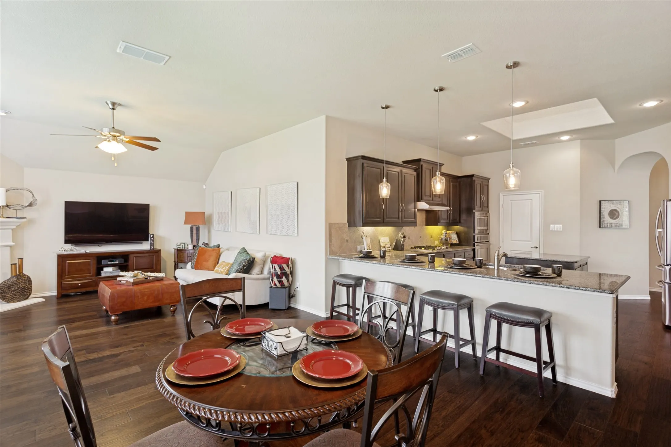 Single Family Residence For Sale in Tarrant County , 27 Oakridge Lane, Edgecliff Village, Texas 76134, 3 Bedroom, 3 Bathroom, 2 Garage spaces, 2,710 Sqft, built in 2015, mls#21297314, Real Estate Agent in Edgecliff Village, Homes For Sale in Tarrant county, Homes For Sale in Edgecliff Village, Realtor in Edgecliff Village Texas, Real Estate Brokerage Independent Realty Texas, Luminita Cordes Realtor