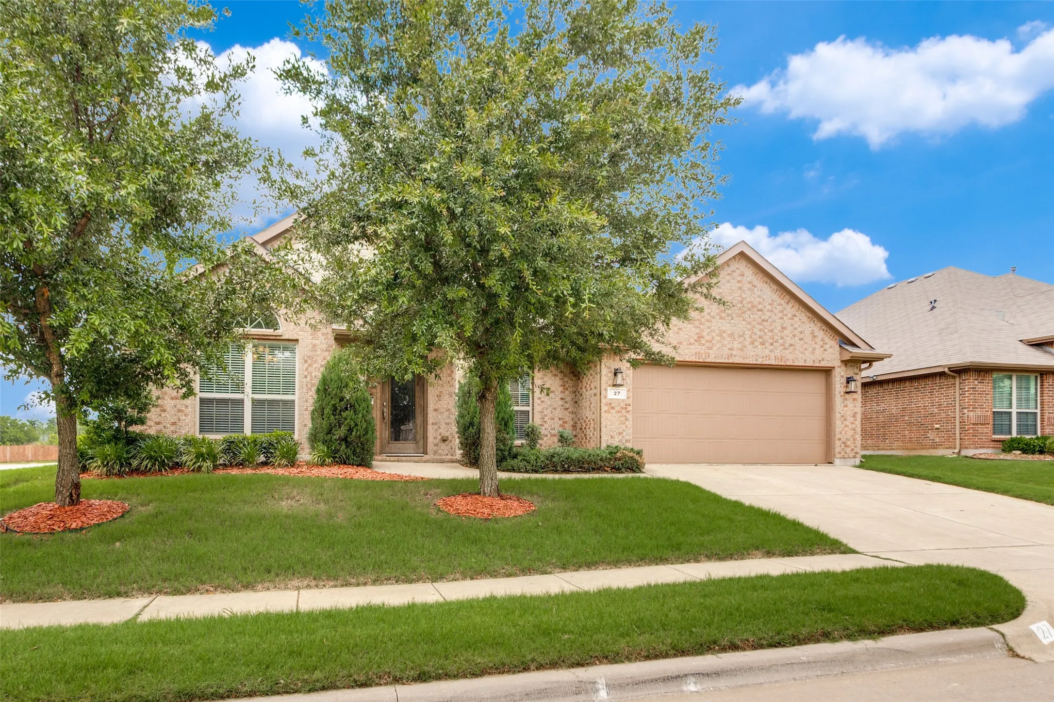 Single Family Residence For Sale in Tarrant County , 27 Oakridge Lane, Edgecliff Village, Texas 76134, 3 Bedroom, 3 Bathroom, 2 Garage spaces, 2,710 Sqft, built in 2015, mls#21297314, Real Estate Agent in Edgecliff Village, Homes For Sale in Tarrant county, Homes For Sale in Edgecliff Village, Realtor in Edgecliff Village Texas, Real Estate Brokerage Independent Realty Texas, Luminita Cordes Realtor