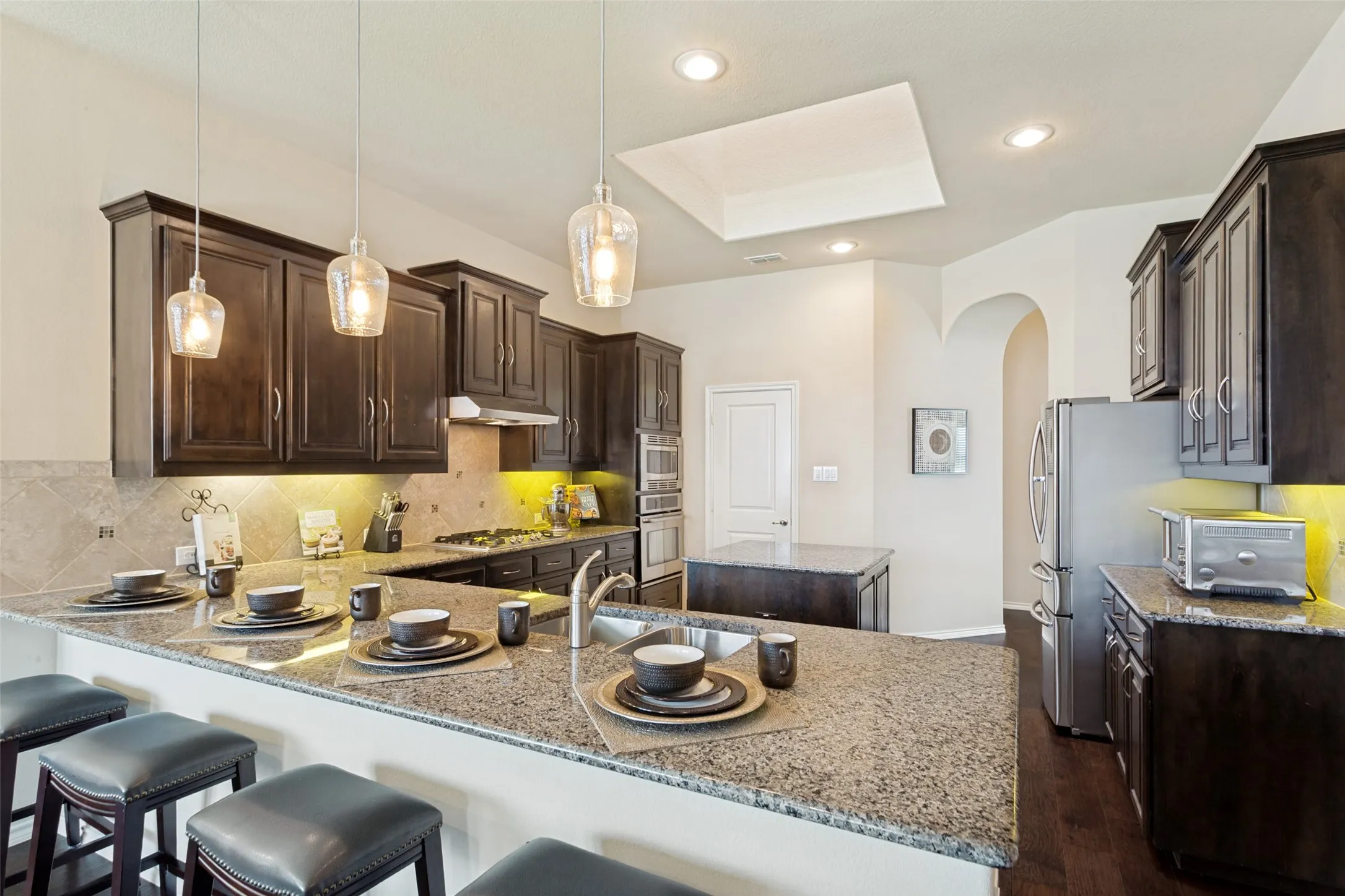 Single Family Residence For Sale in Tarrant County , 27 Oakridge Lane, Edgecliff Village, Texas 76134, 3 Bedroom, 3 Bathroom, 2 Garage spaces, 2,710 Sqft, built in 2015, mls#21297314, Real Estate Agent in Edgecliff Village, Homes For Sale in Tarrant county, Homes For Sale in Edgecliff Village, Realtor in Edgecliff Village Texas, Real Estate Brokerage Independent Realty Texas, Luminita Cordes Realtor