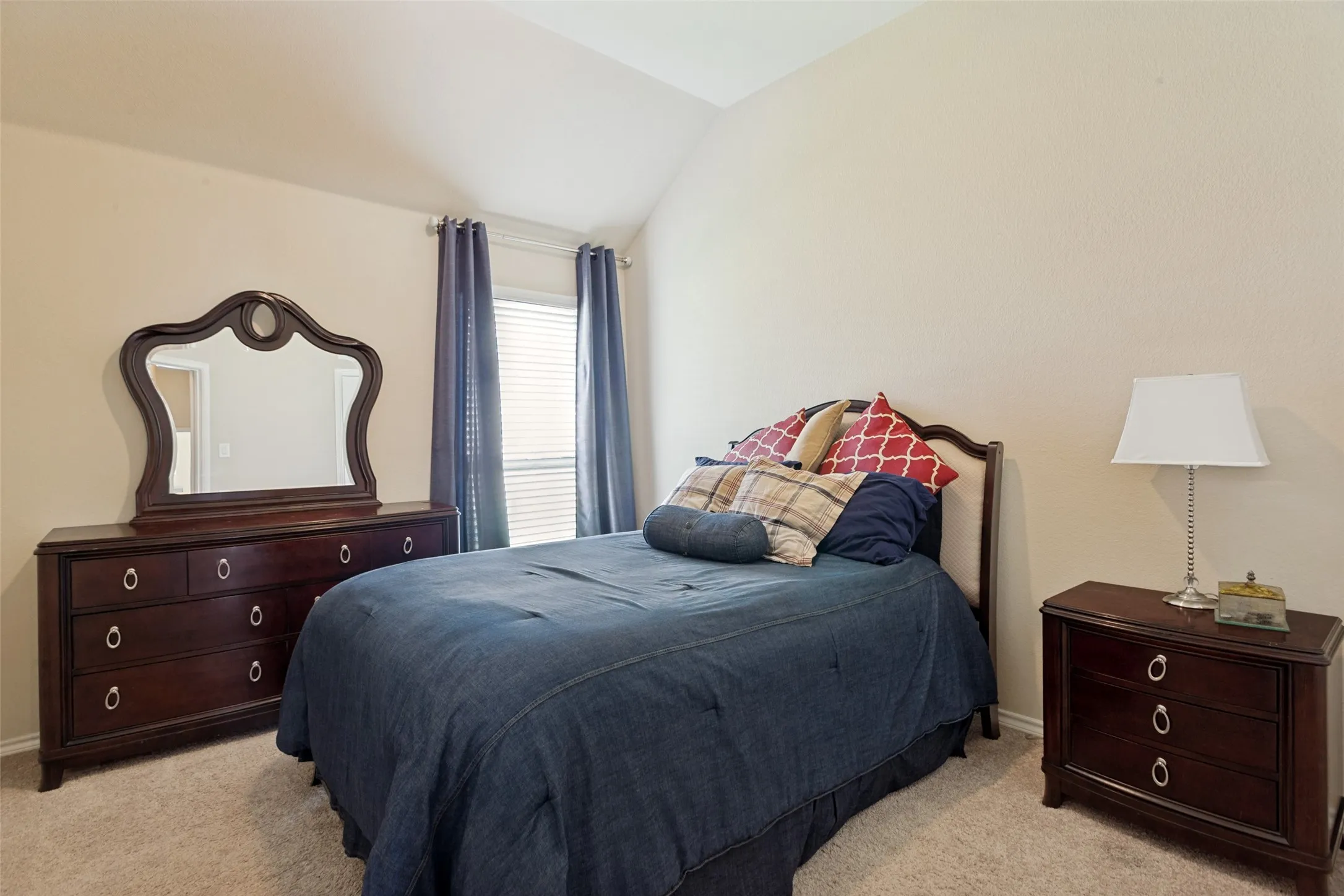 Single Family Residence For Sale in Tarrant County , 27 Oakridge Lane, Edgecliff Village, Texas 76134, 3 Bedroom, 3 Bathroom, 2 Garage spaces, 2,710 Sqft, built in 2015, mls#21297314, Real Estate Agent in Edgecliff Village, Homes For Sale in Tarrant county, Homes For Sale in Edgecliff Village, Realtor in Edgecliff Village Texas, Real Estate Brokerage Independent Realty Texas, Luminita Cordes Realtor