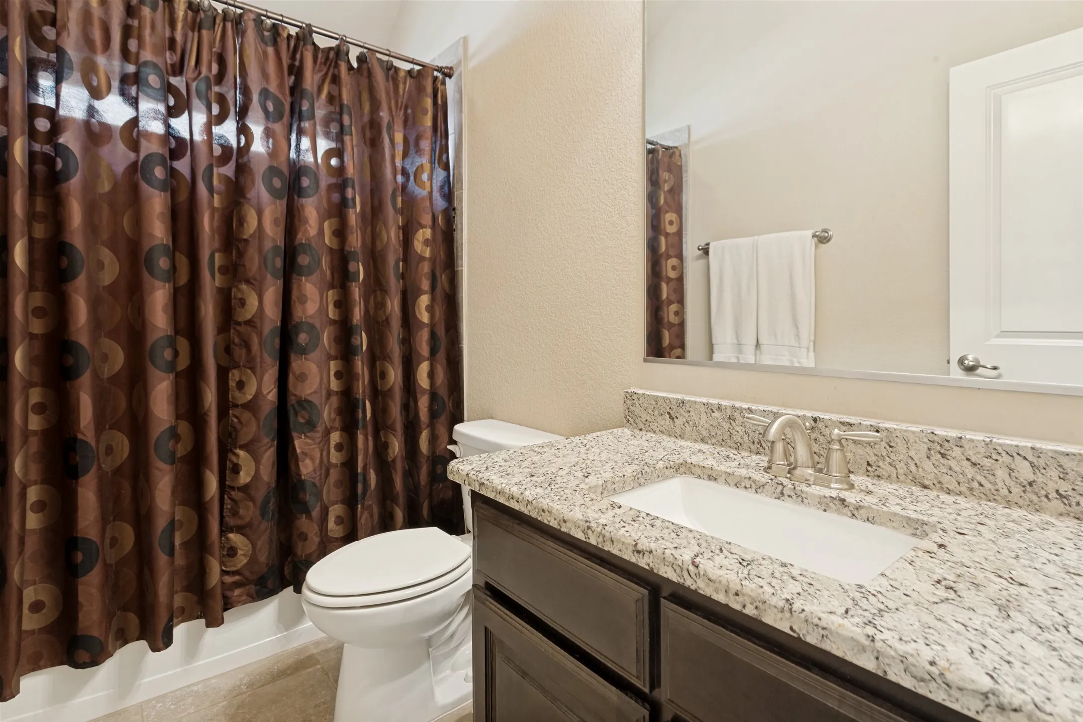 Single Family Residence For Sale in Tarrant County , 27 Oakridge Lane, Edgecliff Village, Texas 76134, 3 Bedroom, 3 Bathroom, 2 Garage spaces, 2,710 Sqft, built in 2015, mls#21297314, Real Estate Agent in Edgecliff Village, Homes For Sale in Tarrant county, Homes For Sale in Edgecliff Village, Realtor in Edgecliff Village Texas, Real Estate Brokerage Independent Realty Texas, Luminita Cordes Realtor