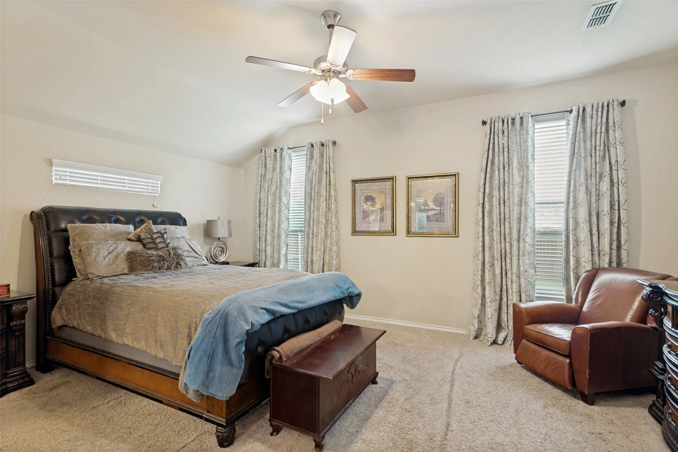 Single Family Residence For Sale in Tarrant County , 27 Oakridge Lane, Edgecliff Village, Texas 76134, 3 Bedroom, 3 Bathroom, 2 Garage spaces, 2,710 Sqft, built in 2015, mls#21297314, Real Estate Agent in Edgecliff Village, Homes For Sale in Tarrant county, Homes For Sale in Edgecliff Village, Realtor in Edgecliff Village Texas, Real Estate Brokerage Independent Realty Texas, Luminita Cordes Realtor