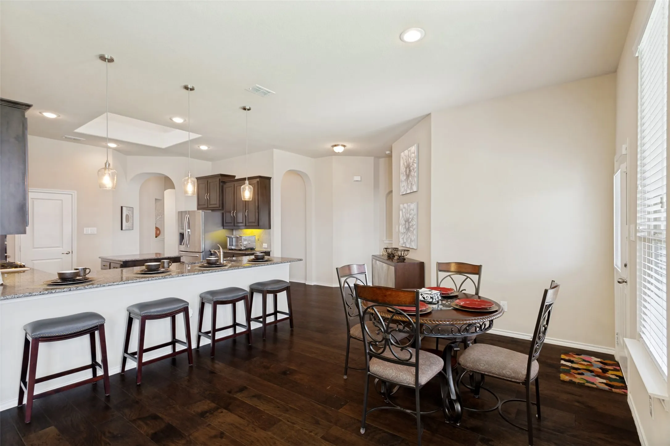 Single Family Residence For Sale in Tarrant County , 27 Oakridge Lane, Edgecliff Village, Texas 76134, 3 Bedroom, 3 Bathroom, 2 Garage spaces, 2,710 Sqft, built in 2015, mls#21297314, Real Estate Agent in Edgecliff Village, Homes For Sale in Tarrant county, Homes For Sale in Edgecliff Village, Realtor in Edgecliff Village Texas, Real Estate Brokerage Independent Realty Texas, Luminita Cordes Realtor