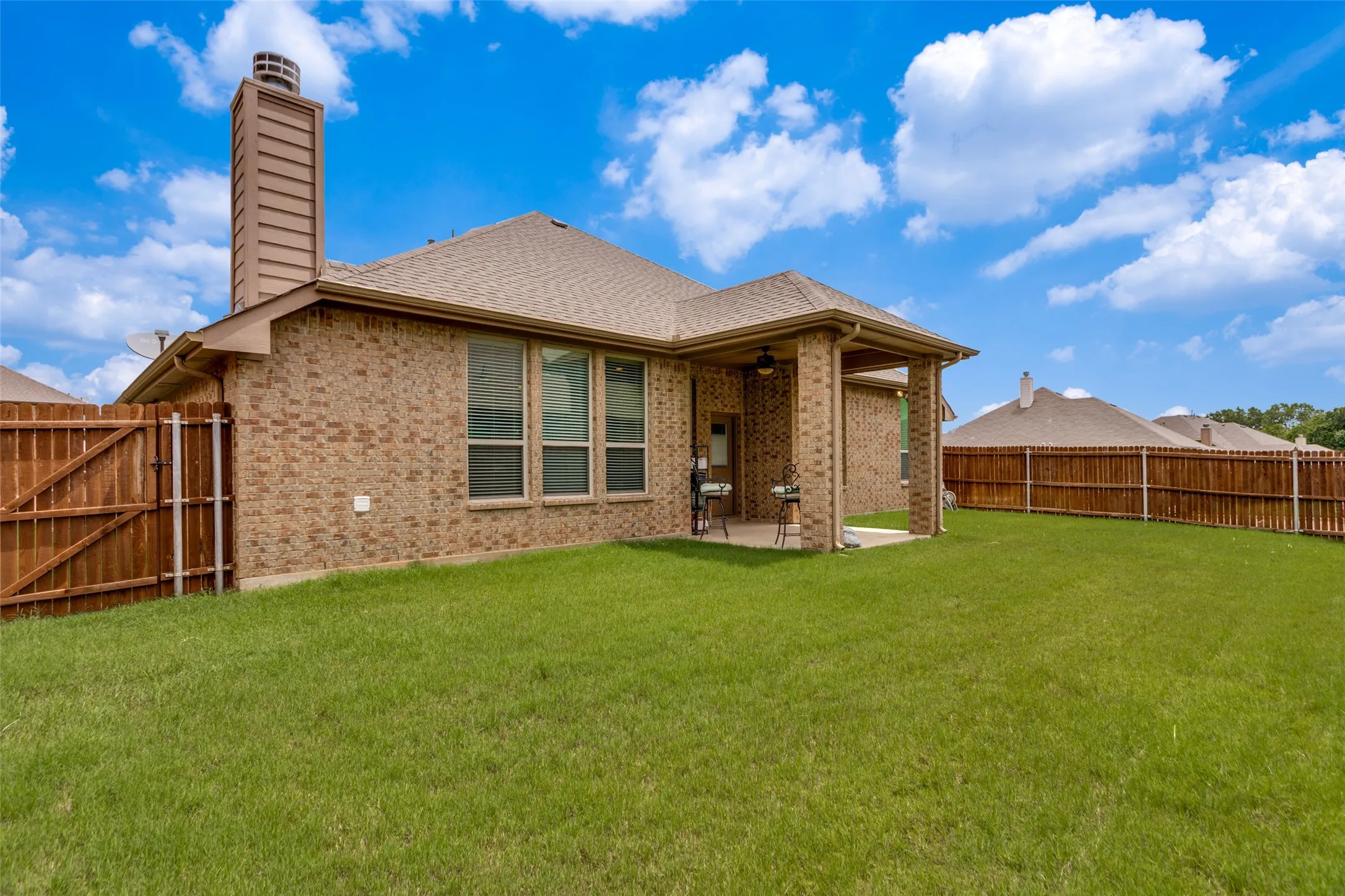 Single Family Residence For Sale in Tarrant County , 27 Oakridge Lane, Edgecliff Village, Texas 76134, 3 Bedroom, 3 Bathroom, 2 Garage spaces, 2,710 Sqft, built in 2015, mls#21297314, Real Estate Agent in Edgecliff Village, Homes For Sale in Tarrant county, Homes For Sale in Edgecliff Village, Realtor in Edgecliff Village Texas, Real Estate Brokerage Independent Realty Texas, Luminita Cordes Realtor