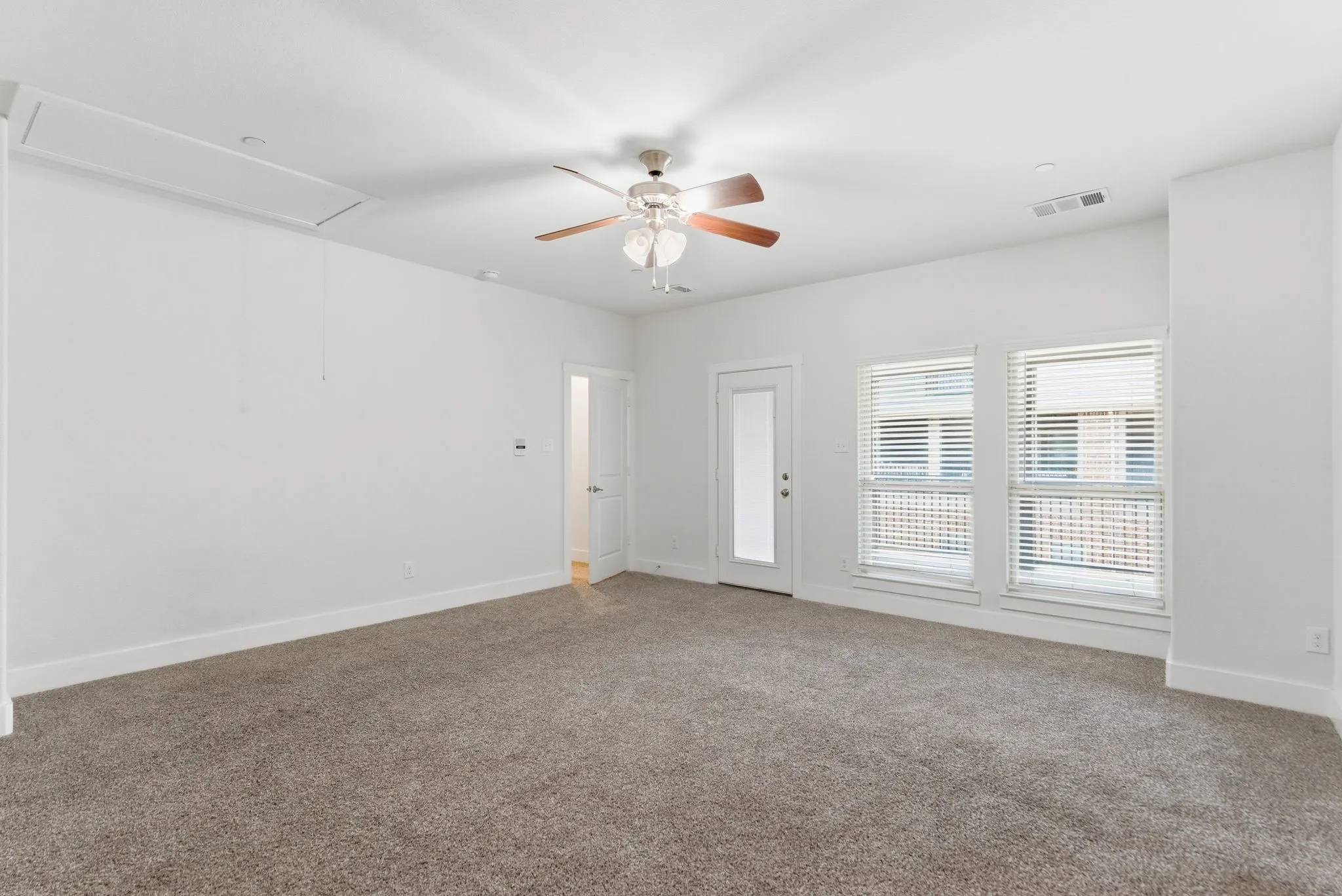 Townhouse For Sale in Denton County , 2420 Eureka Way, Lewisville, Texas 75056, 4 Bedroom, 4 Bathroom, 2 Garage spaces, 2,027 Sqft, built in 2017, mls#21299967, Real Estate Agent in Lewisville, Homes For Sale in Denton county, Homes For Sale in Lewisville, Realtor in Lewisville Texas, Real Estate Brokerage Independent Realty Texas, Luminita Cordes Realtor