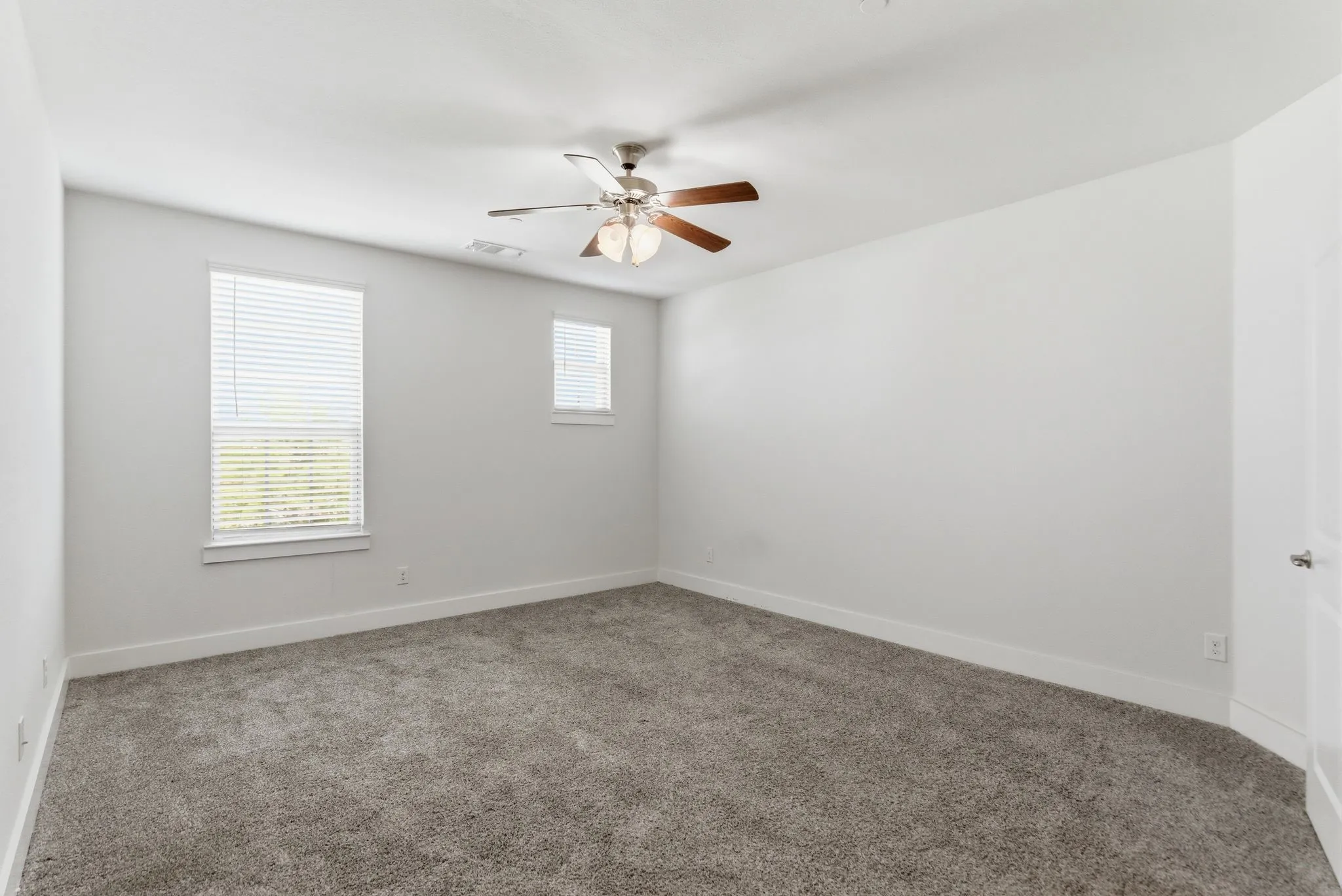 Townhouse For Sale in Denton County , 2420 Eureka Way, Lewisville, Texas 75056, 4 Bedroom, 4 Bathroom, 2 Garage spaces, 2,027 Sqft, built in 2017, mls#21299967, Real Estate Agent in Lewisville, Homes For Sale in Denton county, Homes For Sale in Lewisville, Realtor in Lewisville Texas, Real Estate Brokerage Independent Realty Texas, Luminita Cordes Realtor