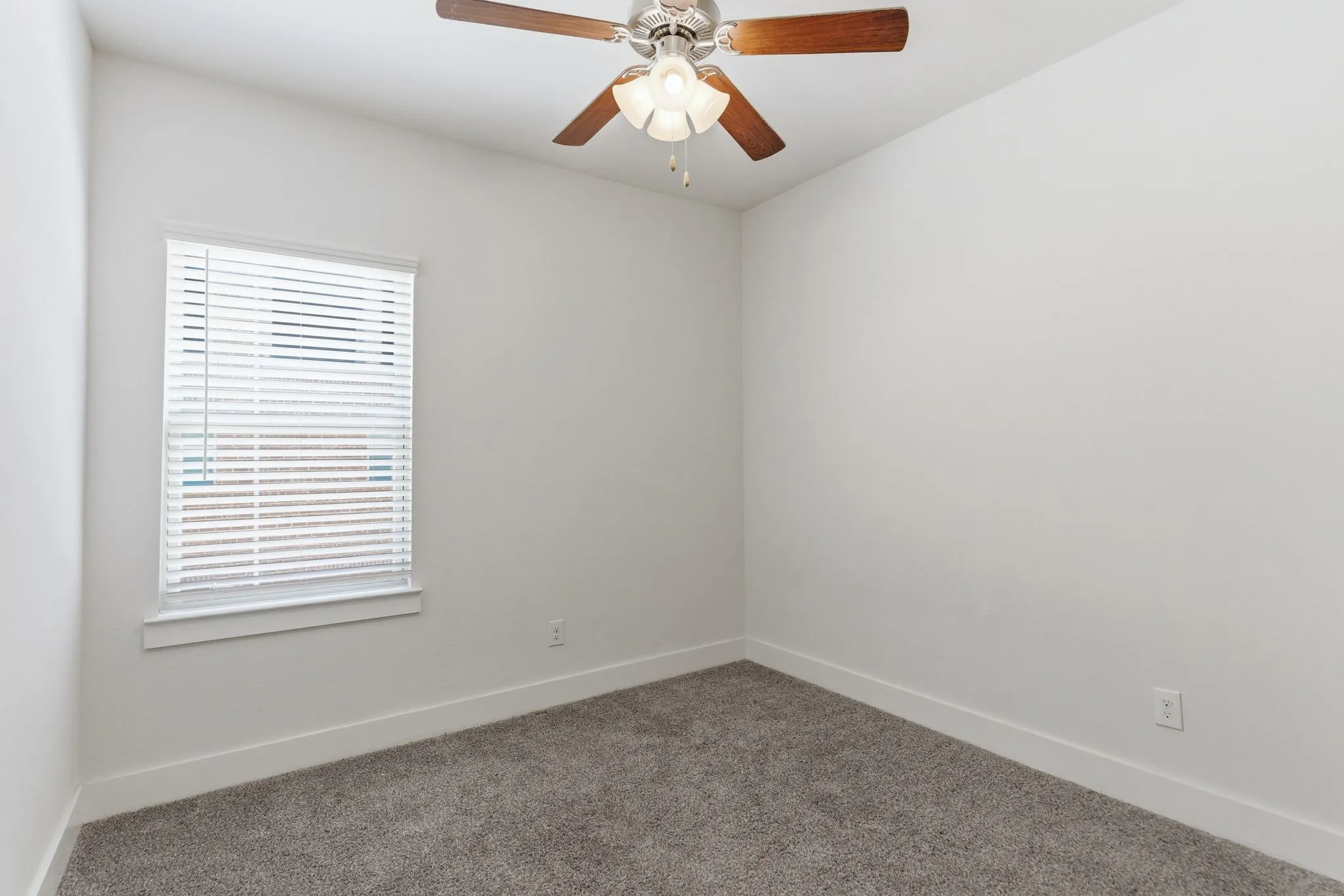 Townhouse For Sale in Denton County , 2420 Eureka Way, Lewisville, Texas 75056, 4 Bedroom, 4 Bathroom, 2 Garage spaces, 2,027 Sqft, built in 2017, mls#21299967, Real Estate Agent in Lewisville, Homes For Sale in Denton county, Homes For Sale in Lewisville, Realtor in Lewisville Texas, Real Estate Brokerage Independent Realty Texas, Luminita Cordes Realtor